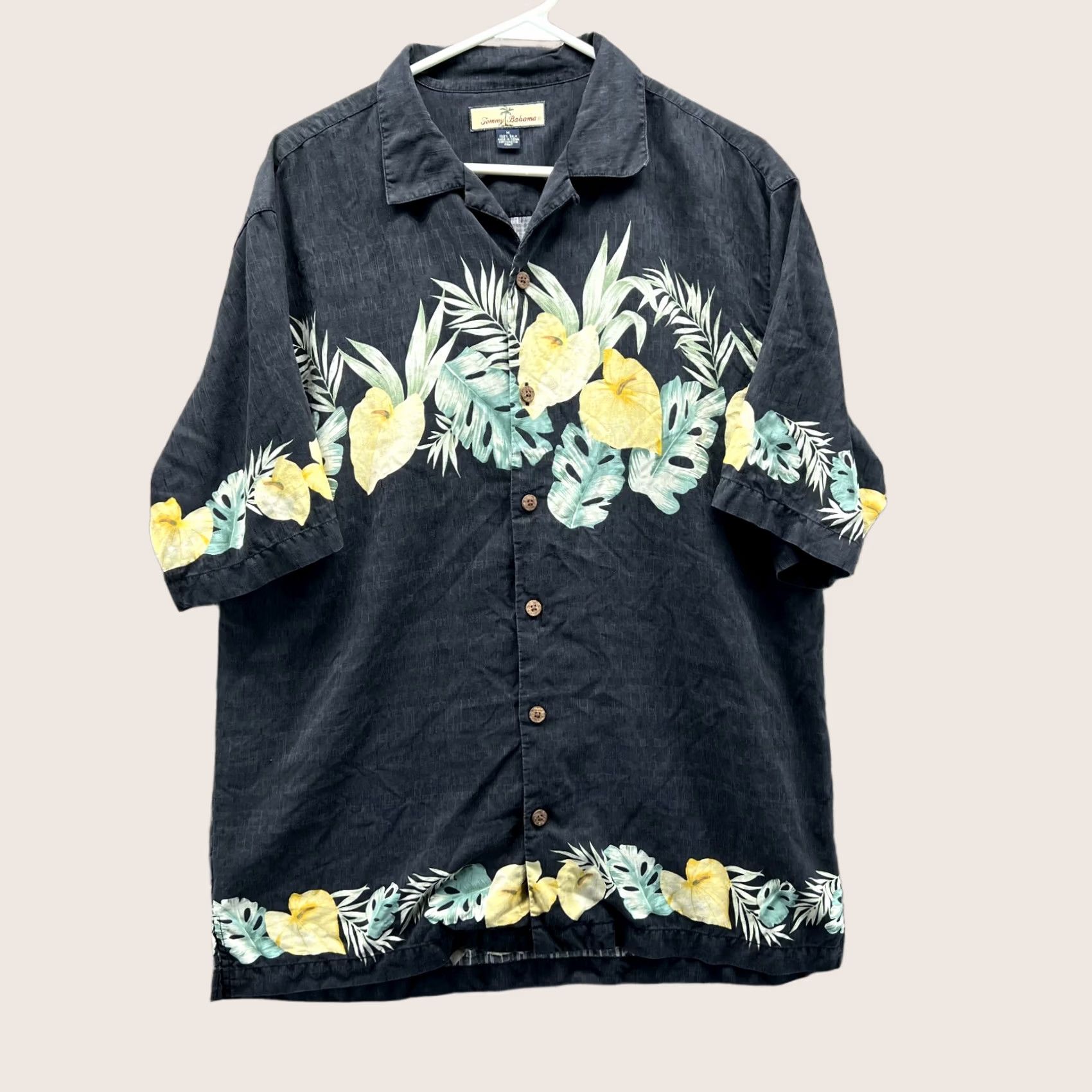 Tommy Bahama VINTAGE Tommy Bahama Shirt Mens M Black Button-Down Floral Hawaiian Camp Paradise Shirt Mens Size US M / EU 48-50 / 2 - 1 Thumbnail