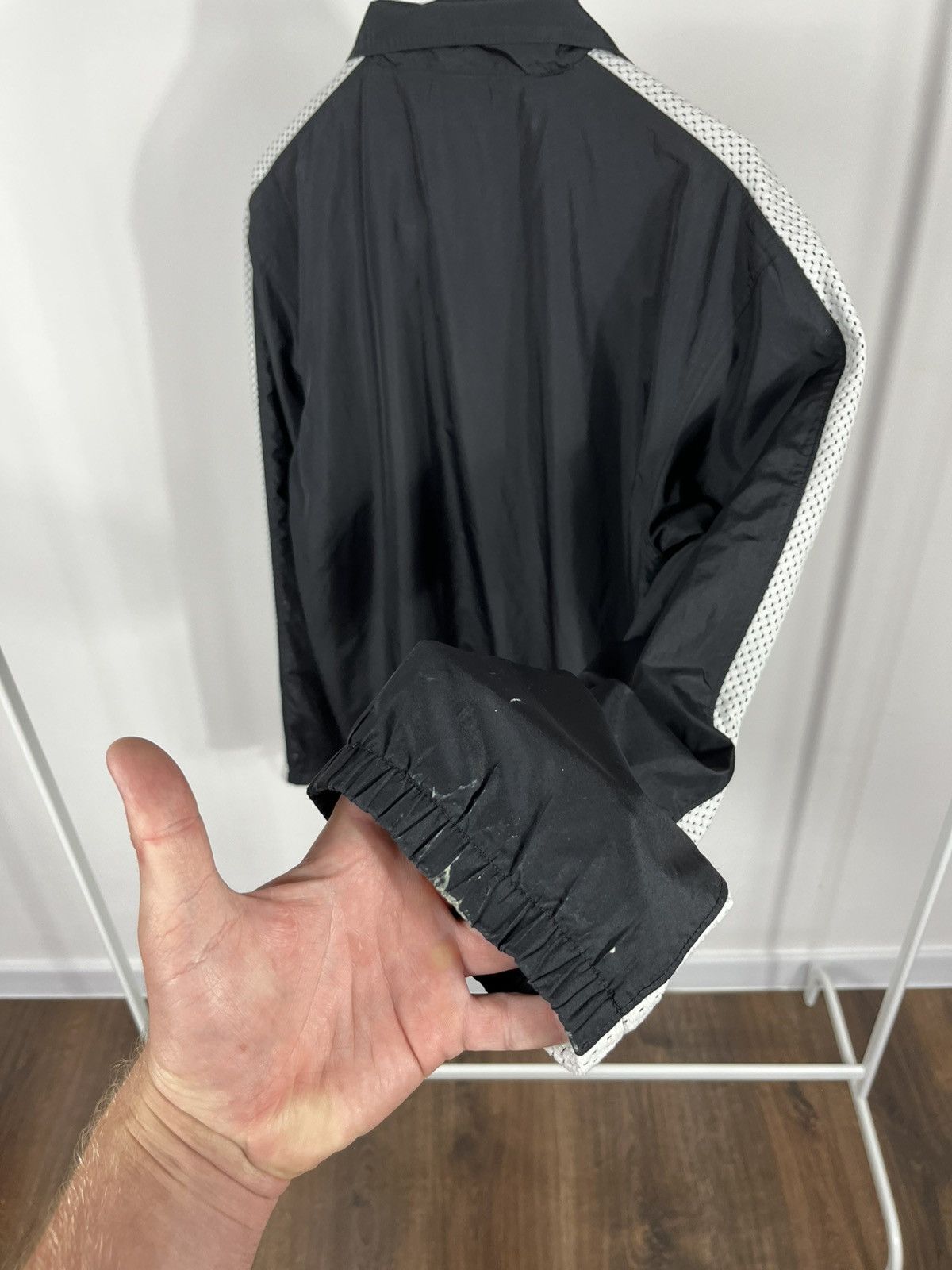 Nike × Vintage Nike Distressed Black Windbreaker Jacket Size L Size US L / EU 52-54 / 3 - 13 Thumbnail