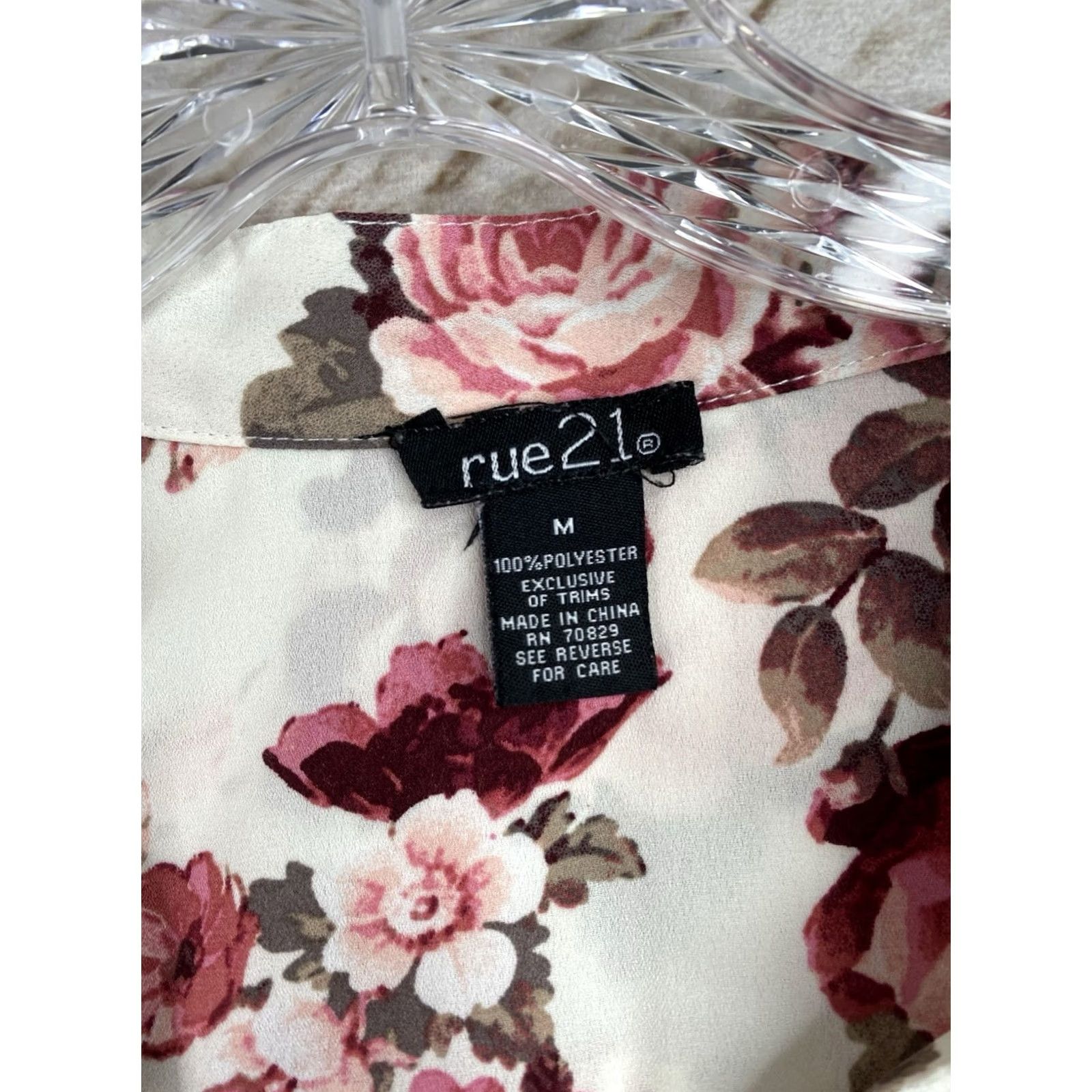 Vintage Rue21 Blouse M White Floral Bohemian Roll Tab Button Up V-Neck Pocket Womens Size M / US 6-8 / IT 42-44 - 5 Thumbnail