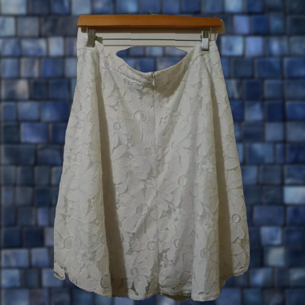 Vintage Roz & Ali Skirt Womens 12 White Floral A-Line Lined Midi Zip Petite Sized Summer Cleat White Toile? Size 34" / US 12 / IT 48 - 1 Thumbnail
