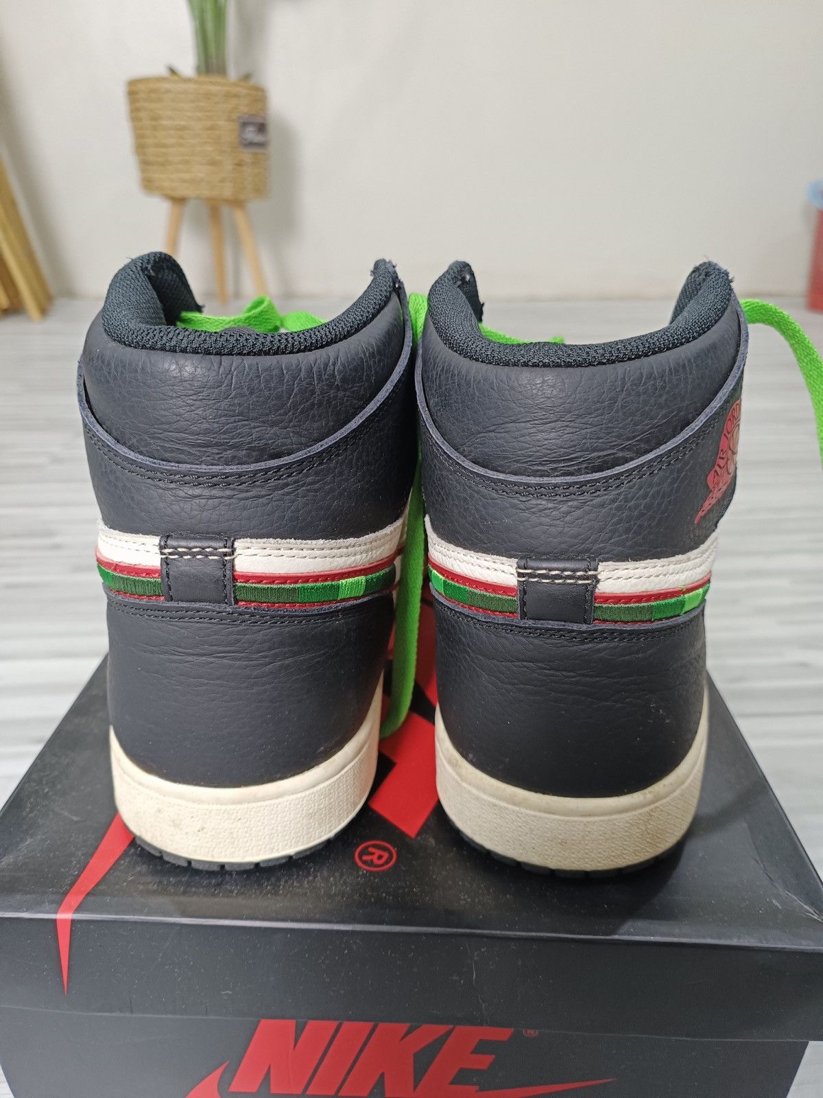 Nike ✅Freegift wristband, made 2018 Air Jordan 1 Retro High OG Size US 10.5 / EU 43-44 - 7 Thumbnail