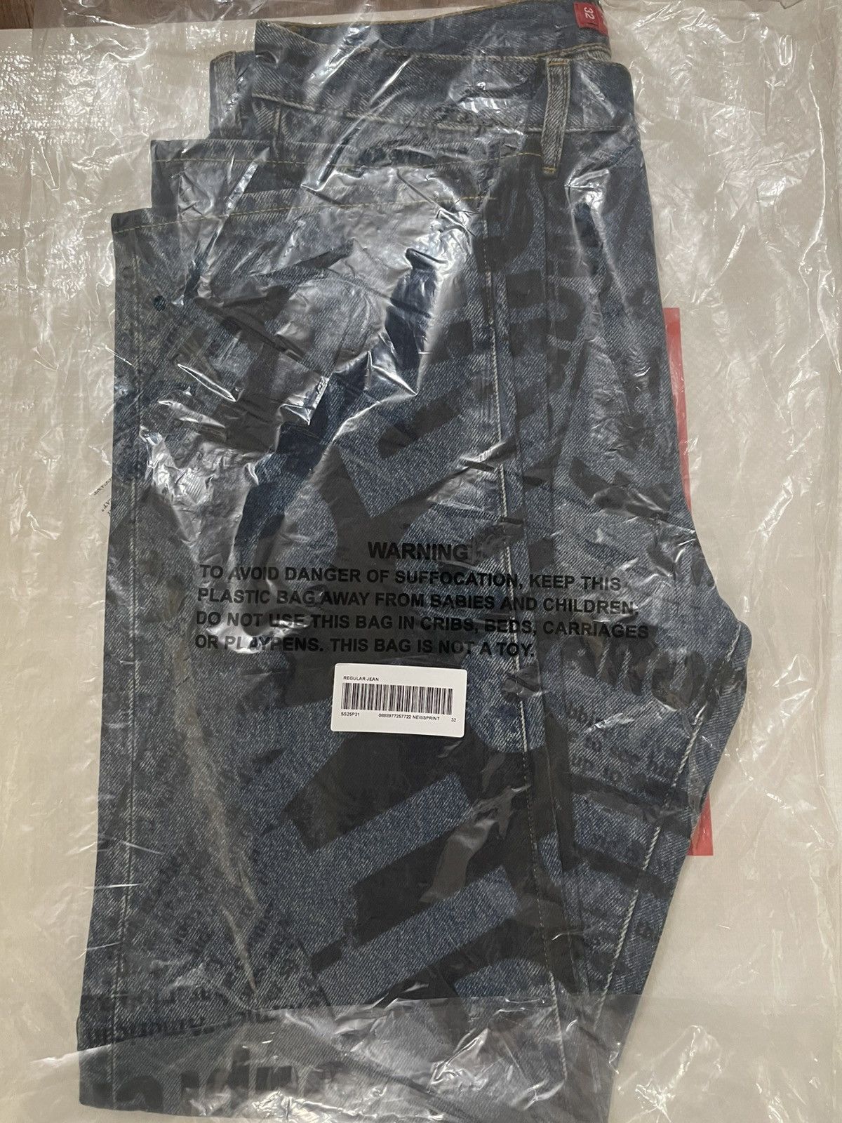 Supreme Supreme 25ss regular jean newspaper 32 Size US 32 / EU 48 - 5 Thumbnail