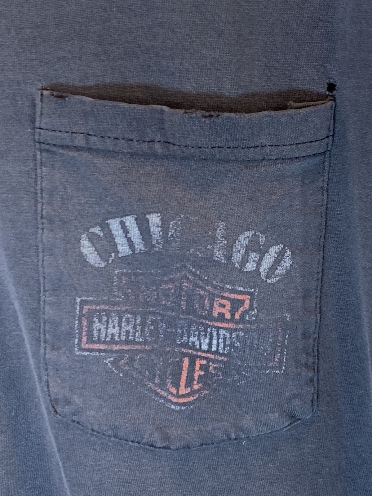 Harley Davidson *RARE* Vintage 90’s Harley Davidson Chicago Thrashed T-Shirt Size US XL / EU 56 / 4 - 5 Thumbnail