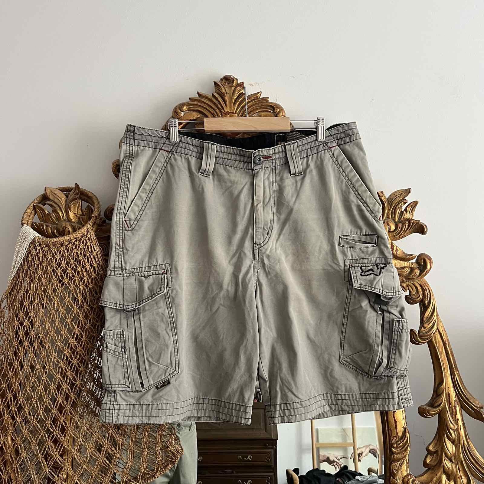 Fox Racing VINTAGE Fox Cargo Shorts Men Grey Baggy Skater BMX Sz 36 Size US 36 / EU 52 - 1 Thumbnail