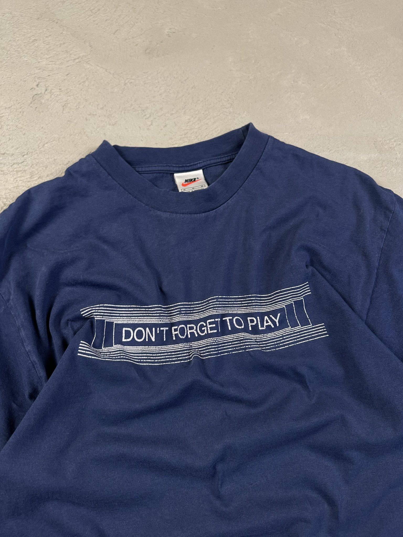 Nike 90s Vintage Nike Berlin T-shirt Size US L / EU 52-54 / 3 - 4 Thumbnail