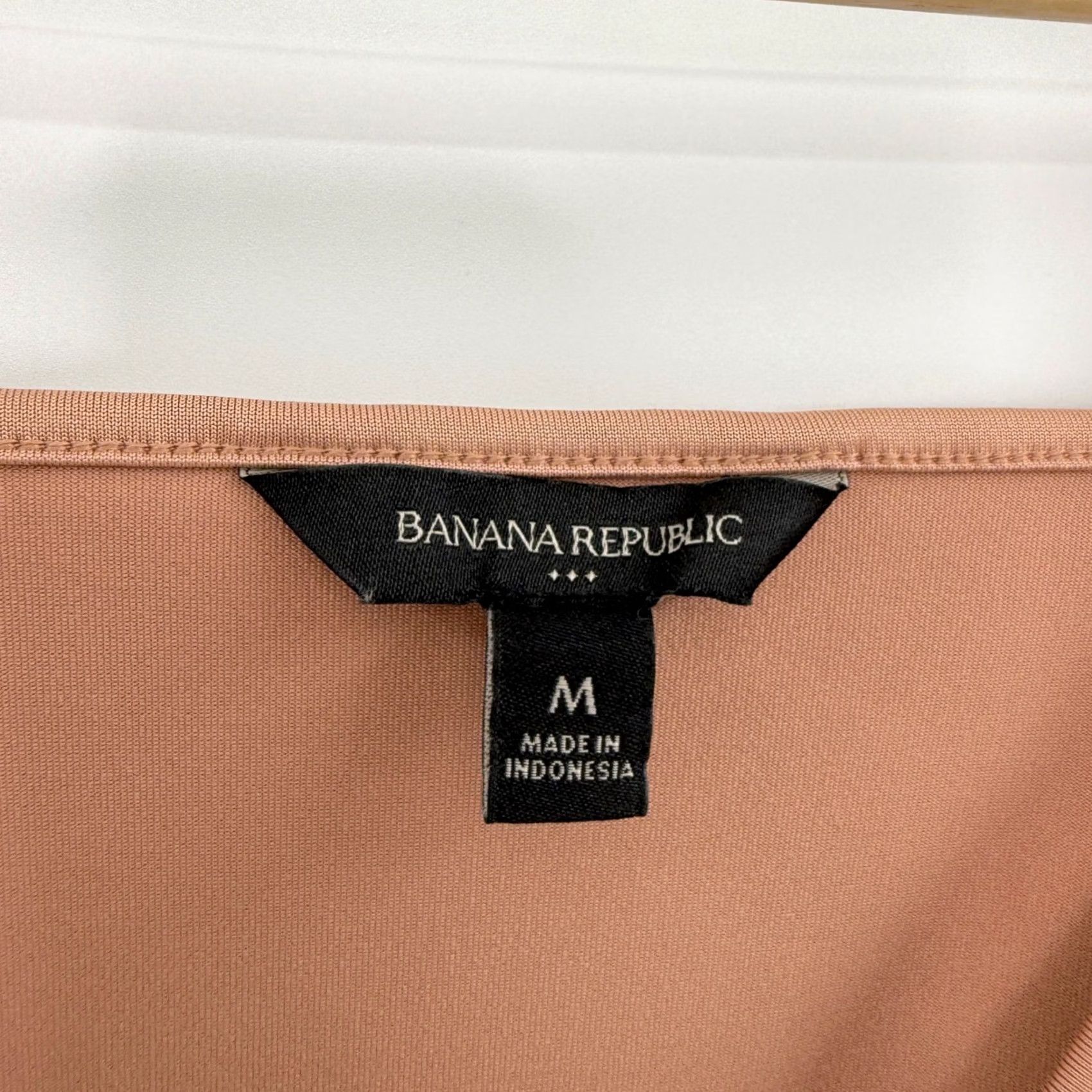 Banana Republic Banana Republic Womens Tank Camisole M Beige Spaghetti Strap Layering Top Camisole Shirt (Body) Size M / US 6-8 / IT 42-44 - 2 Thumbnail