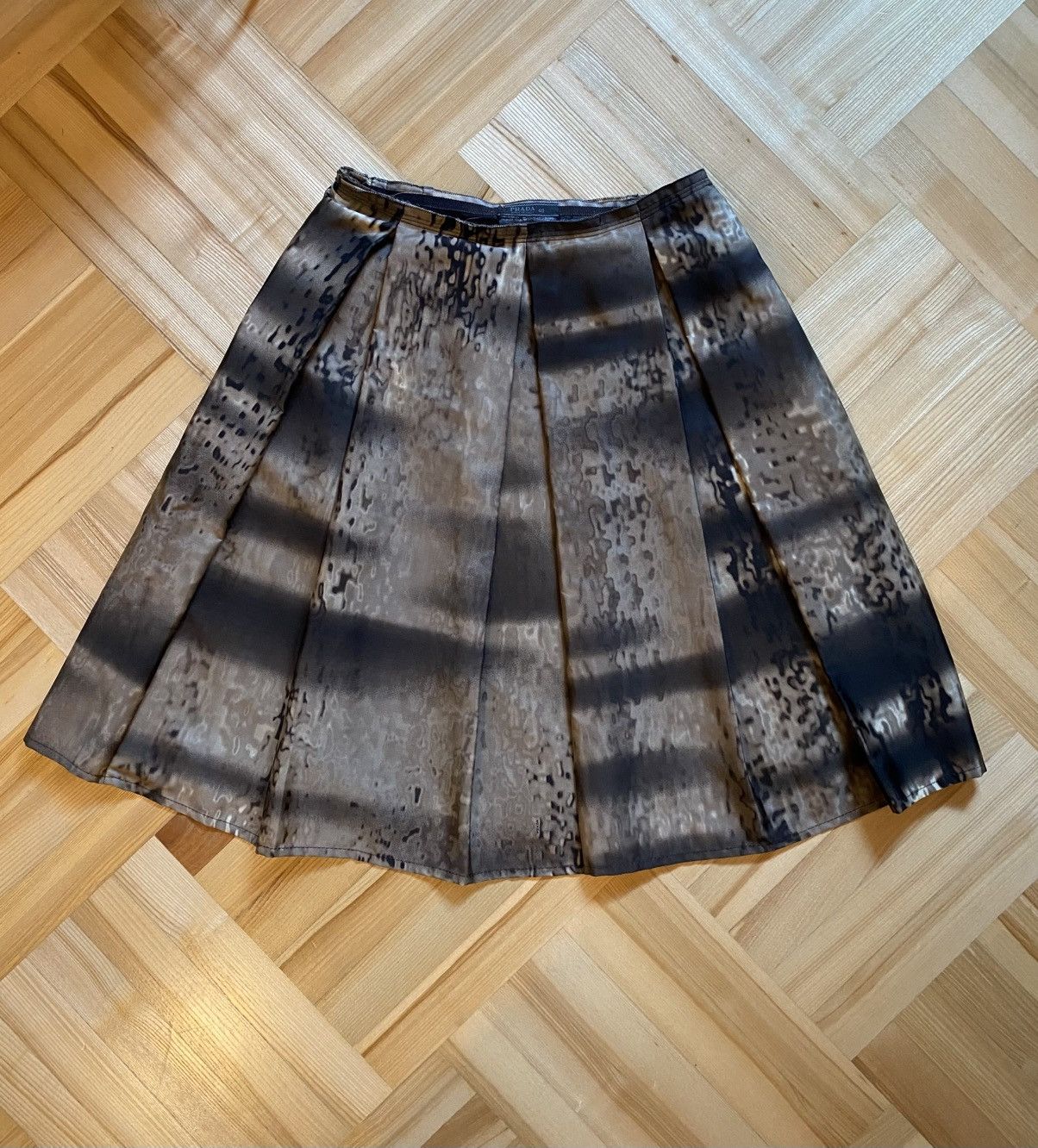 Prada Prada F/W2004 Skirt Size 27" / US 4 / IT 40 - 1 Thumbnail