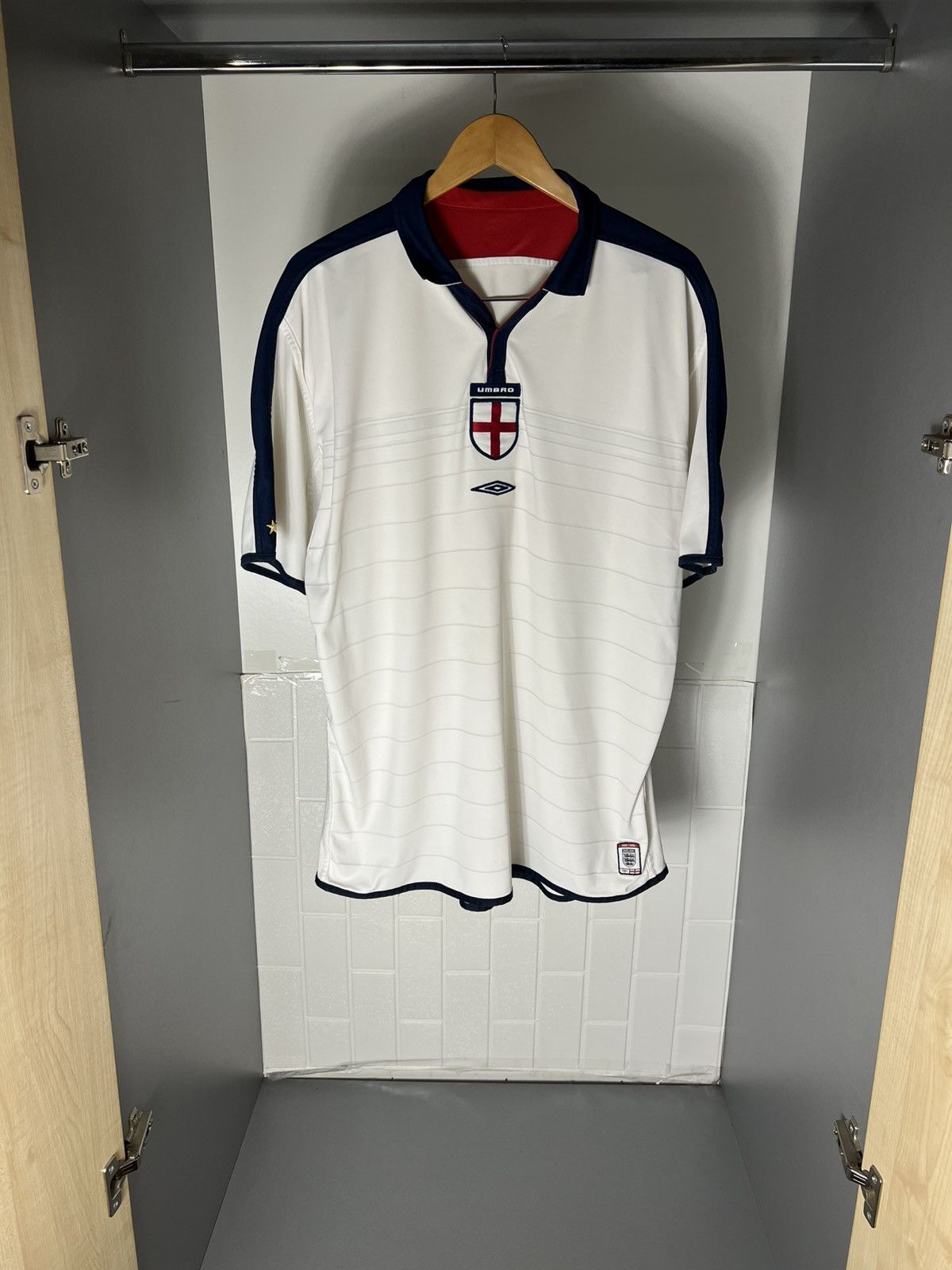 Umbro VINTAGE UMBRO ENGLAND RETRO SOCCER JERSEY MANCHESTER Y2K 90s Size US XXL / EU 58 / 5 - 3 Thumbnail