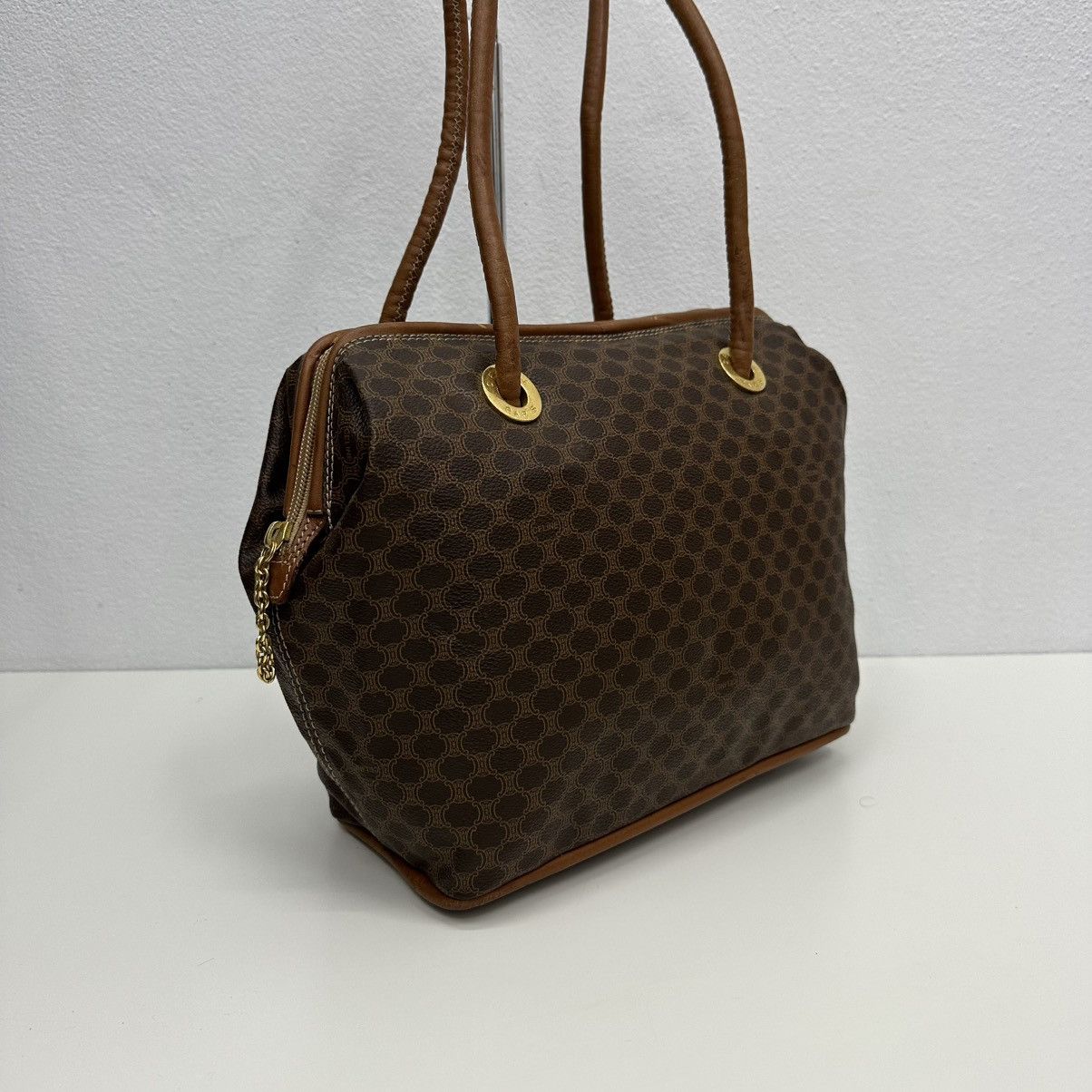 Celine ‼️YES‼️ AUTH. CELINE MACADAM SCHULTERTASCHE SHOULDER LONG BAG Size ONE SIZE - 2 Thumbnail