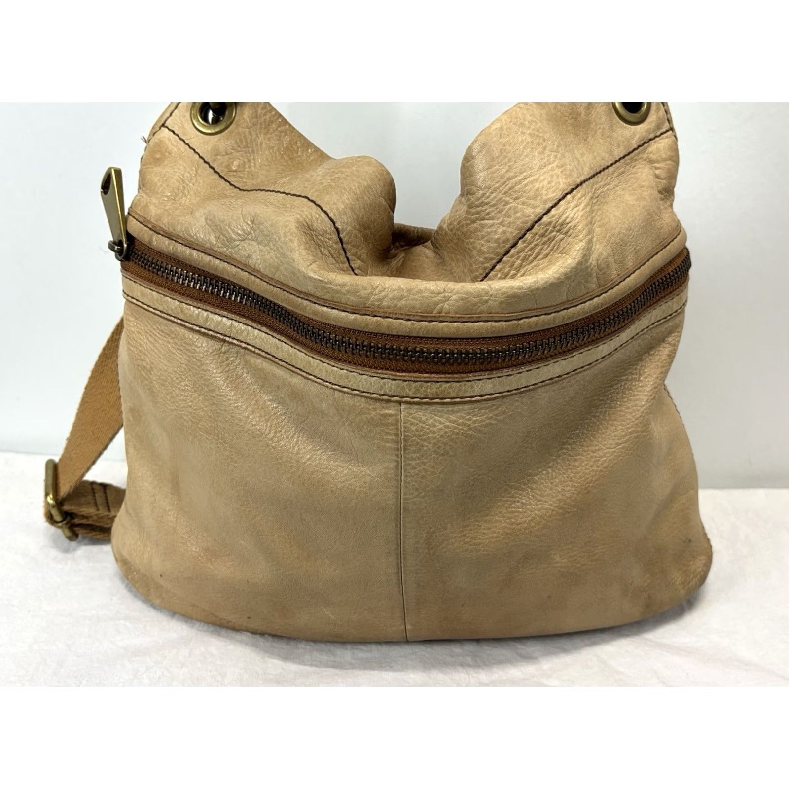 Fossil Fossil Explorer Leather Hobo Shoulder Crossbody Satchel Bag Purse Tan Camel Size ONE SIZE - 4 Thumbnail