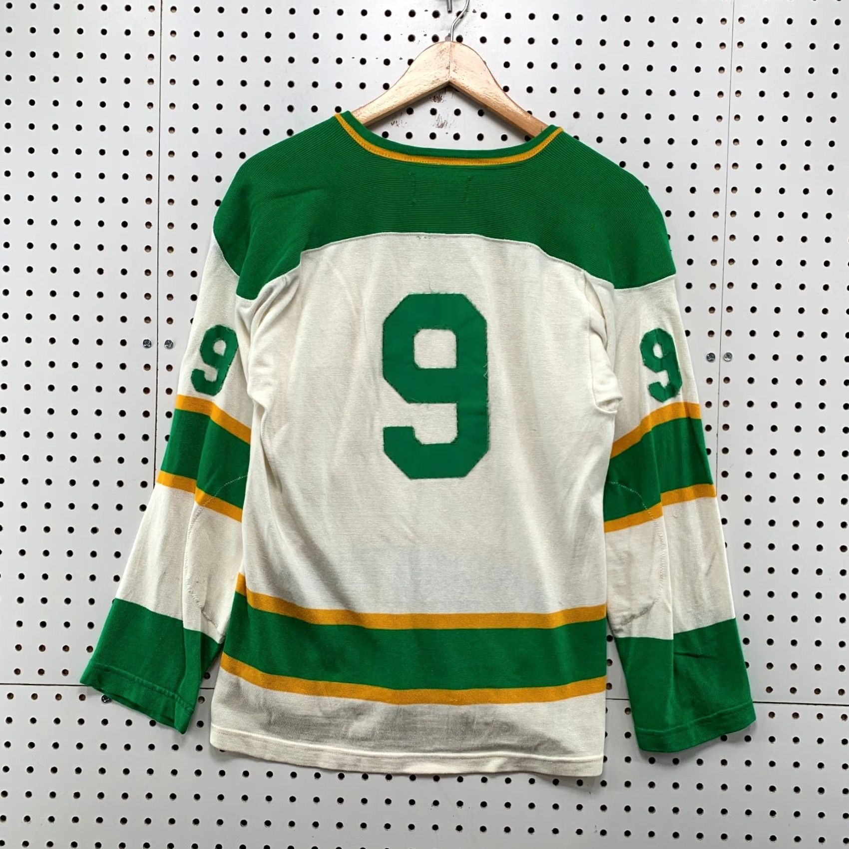 Vintage Athletic Knitwear Hockey Jersey Mens Medium White Green #9 USA VTH 60s 17x26 Size US M / EU 48-50 / 2 - 2 Thumbnail