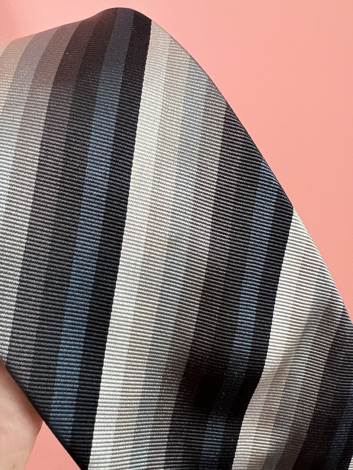 Giorgio Armani Giorgio Armani tie silk hype Italy Size ONE SIZE - 3 Thumbnail