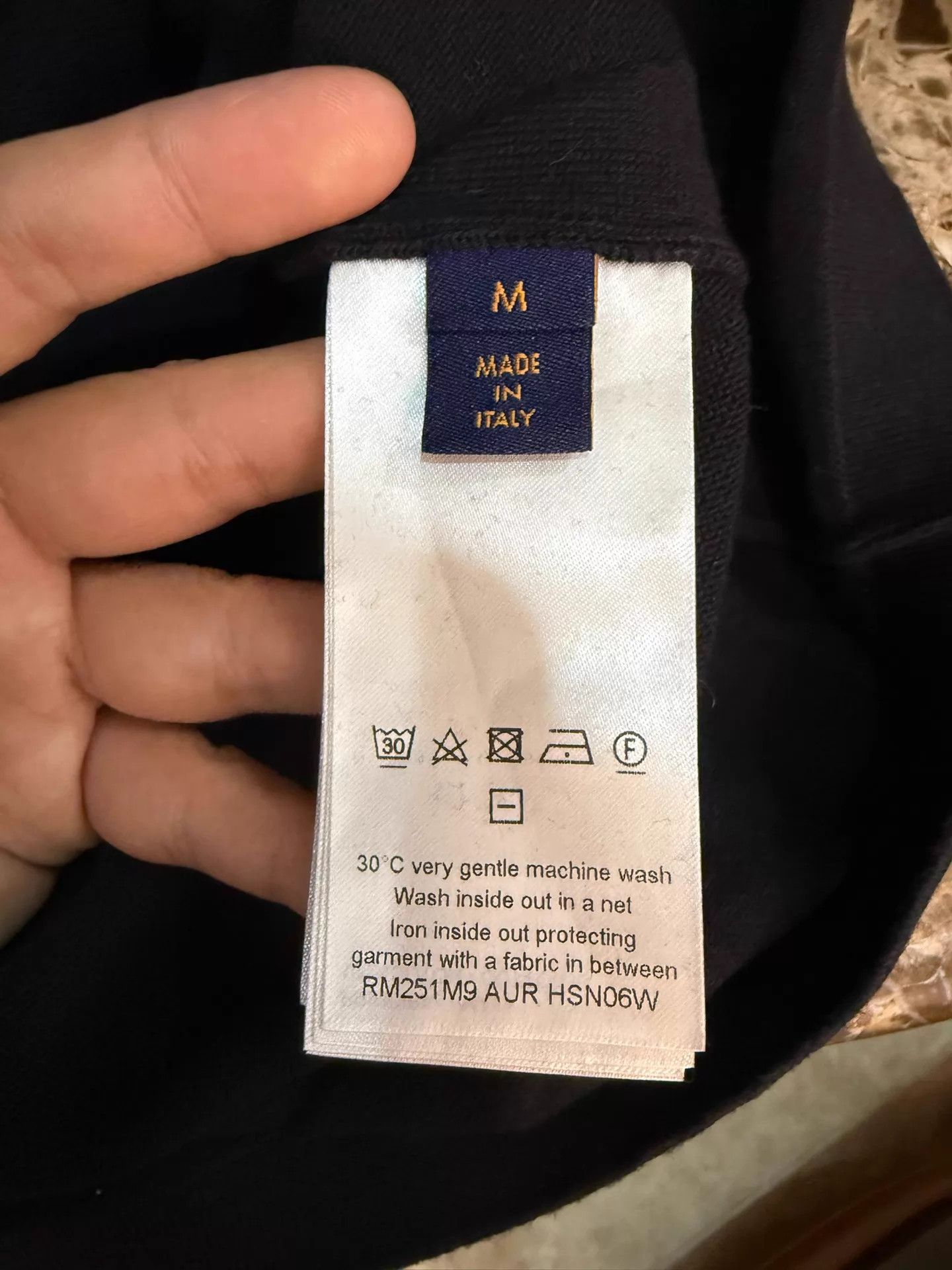 Louis Vuitton LV Black Monogram Embossed Crewneck T-shirt M Size US M / EU 48-50 / 2 - 5 Thumbnail
