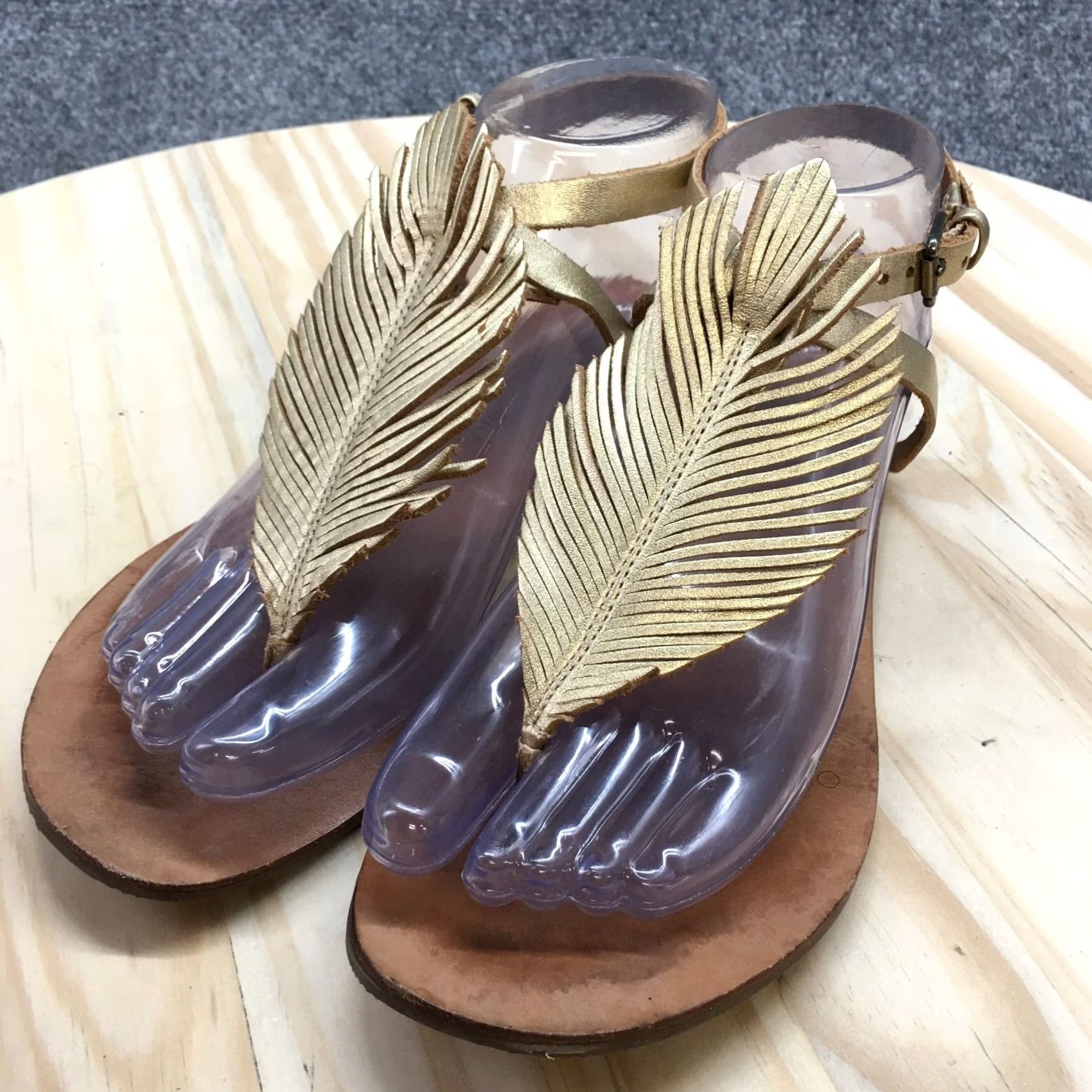 Vintage Corso Como Sandals Womens 6 M Edgar Thong Ankle Strap Gold Feather Buckle Strap Shoes Sandal Solid Gold Womens Size US 6 / IT 36 - 3 Thumbnail