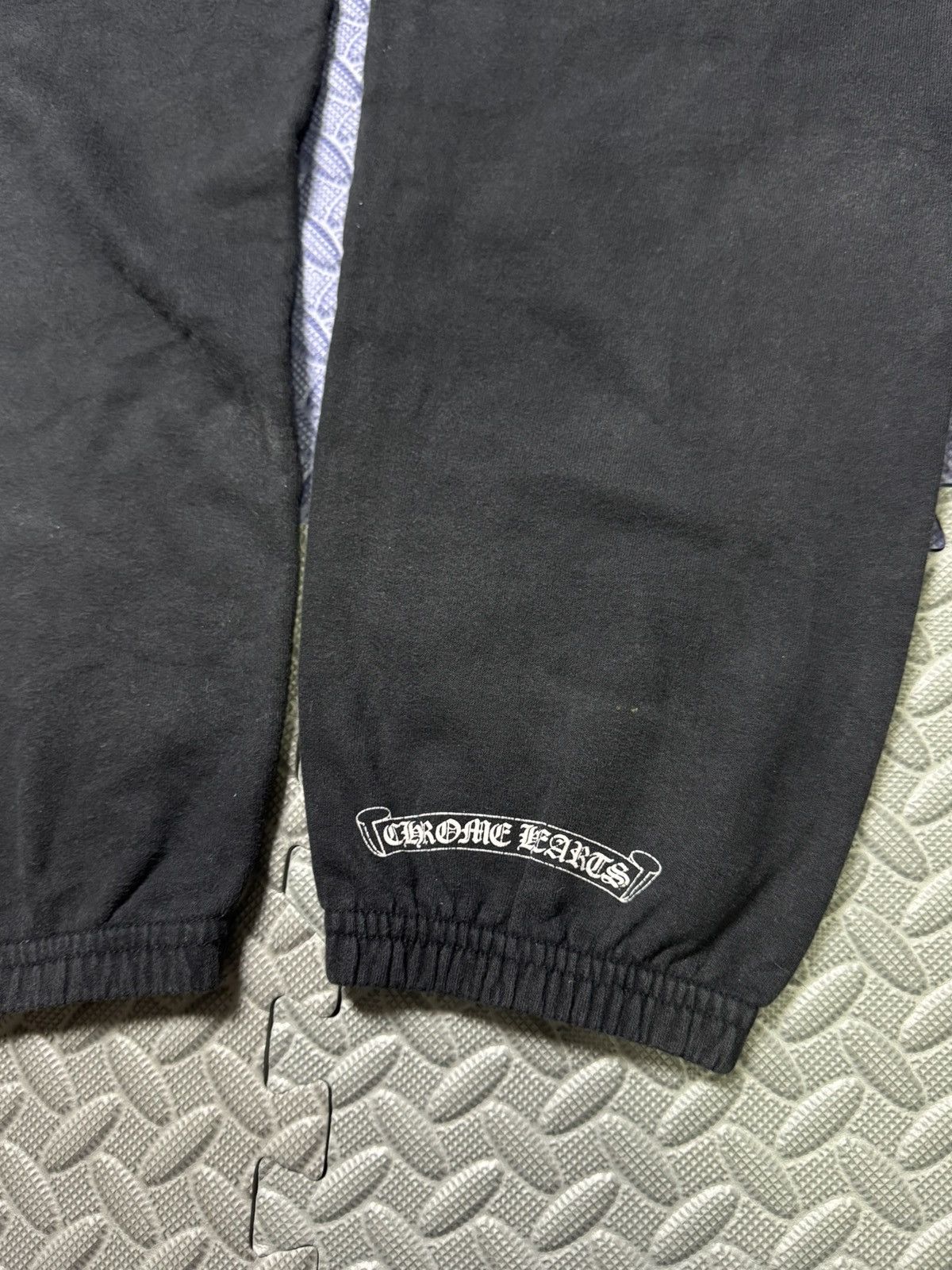 Chrome Hearts Chrome Hearts - Vintage Cemetery Cross Sweatpants Size US 31 - 8 Thumbnail