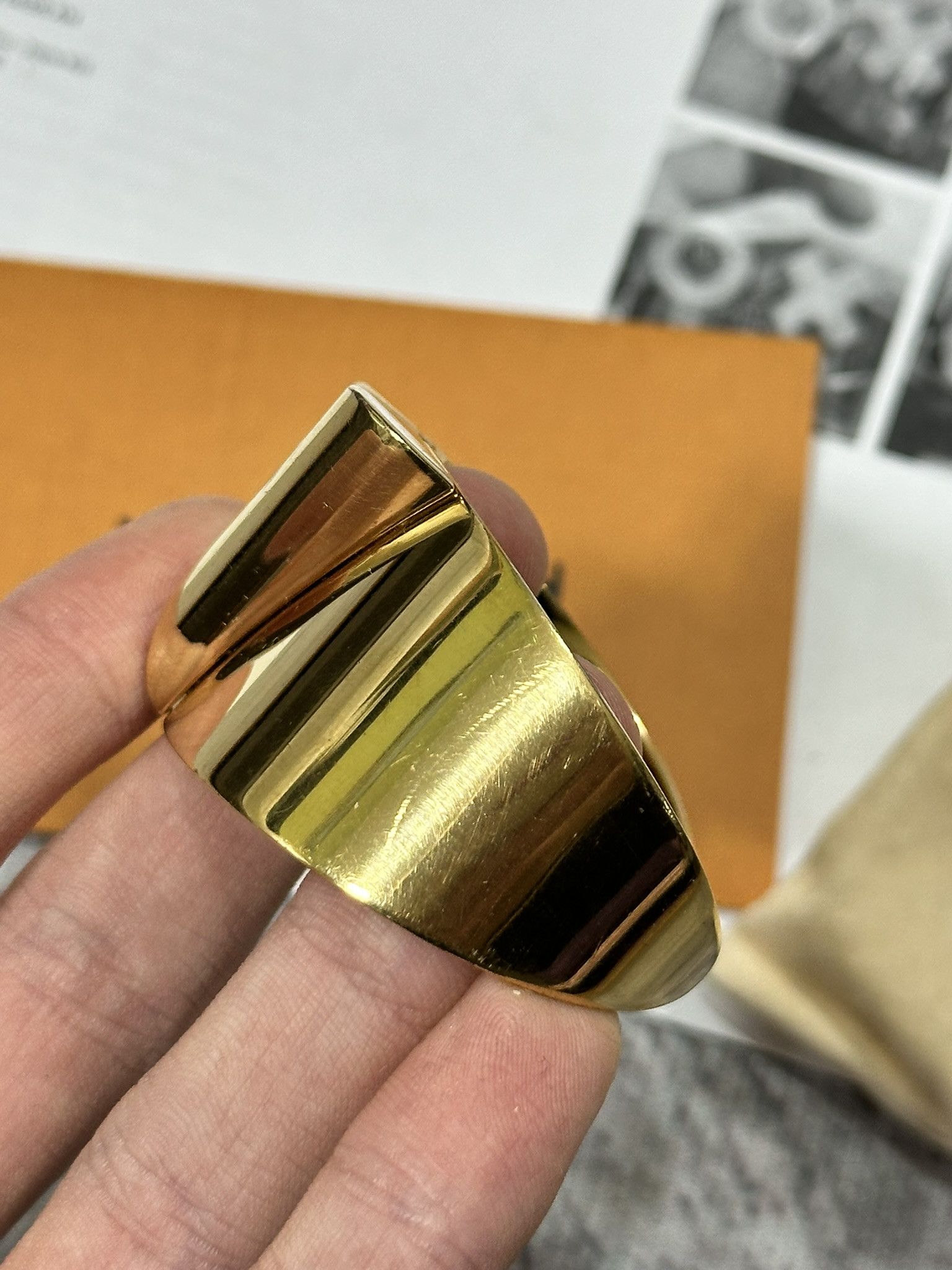Louis Vuitton Louis Vuitton Cuff Bracelet Essential V Gold Toned Metal Size ONE SIZE - 7 Thumbnail