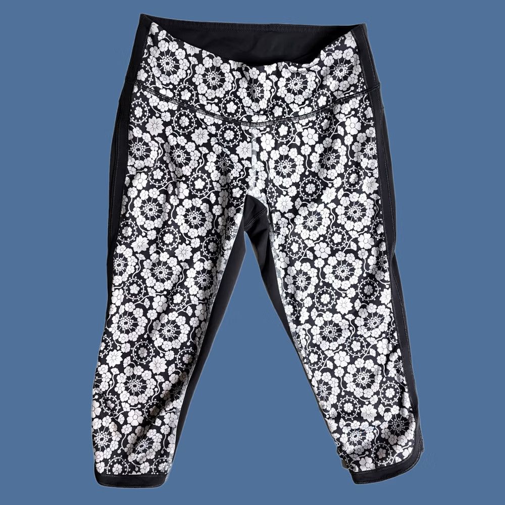 Lululemon Lululemon Cropped Womens 2 Ignite Floral Patterned Leggings Women Size Inseam Size 26" / US 2 / IT 38 - 1 Thumbnail
