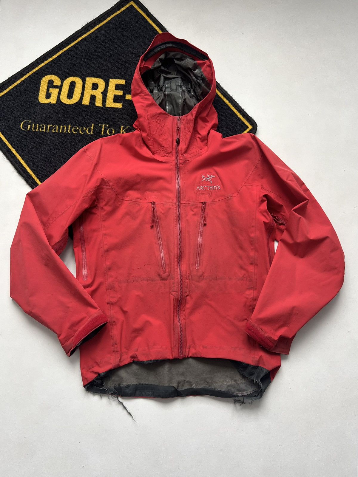 Arc'teryx Vintage Arcteryx Aplha LT Gore-Tex Pro Shell Red Jacket Size US S / EU 44-46 / 1 - 3 Thumbnail