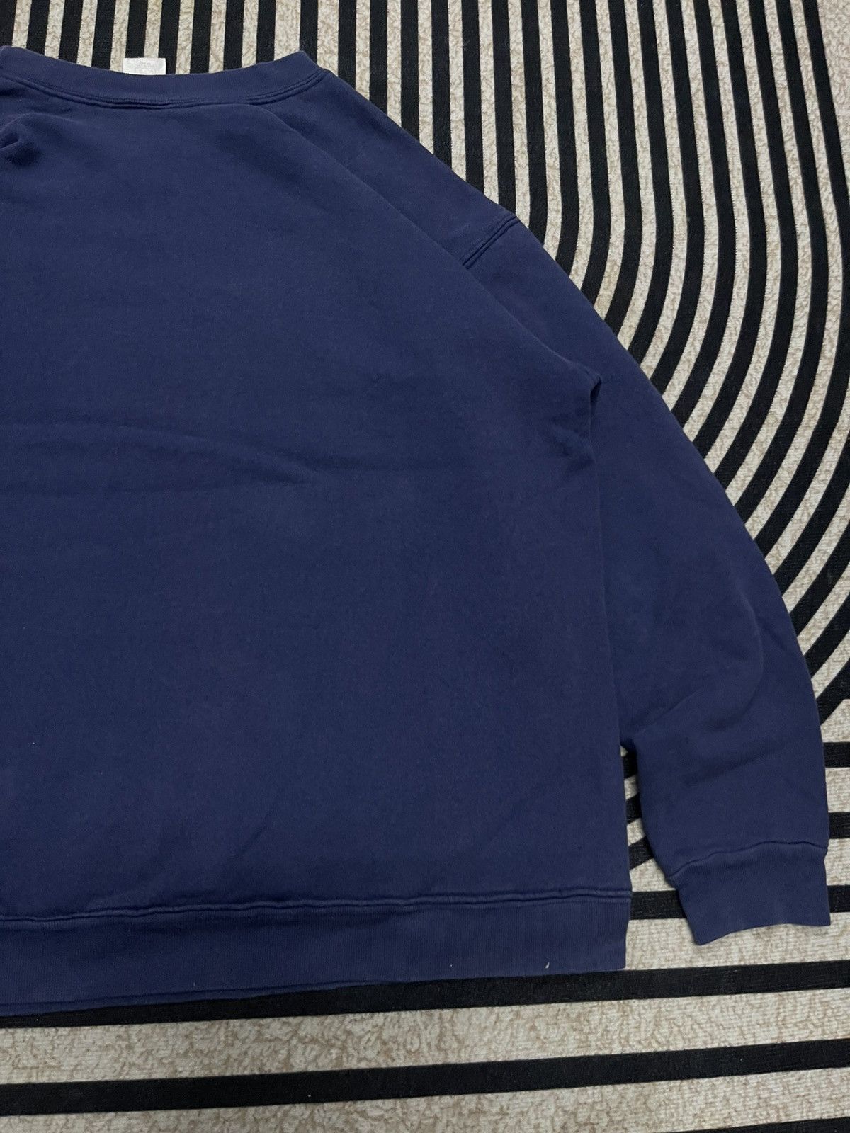 Nike 90s NIKE BIG SWOOSH SWEATSHIRT NICELY FADED Size US L / EU 52-54 / 3 - 14 Thumbnail