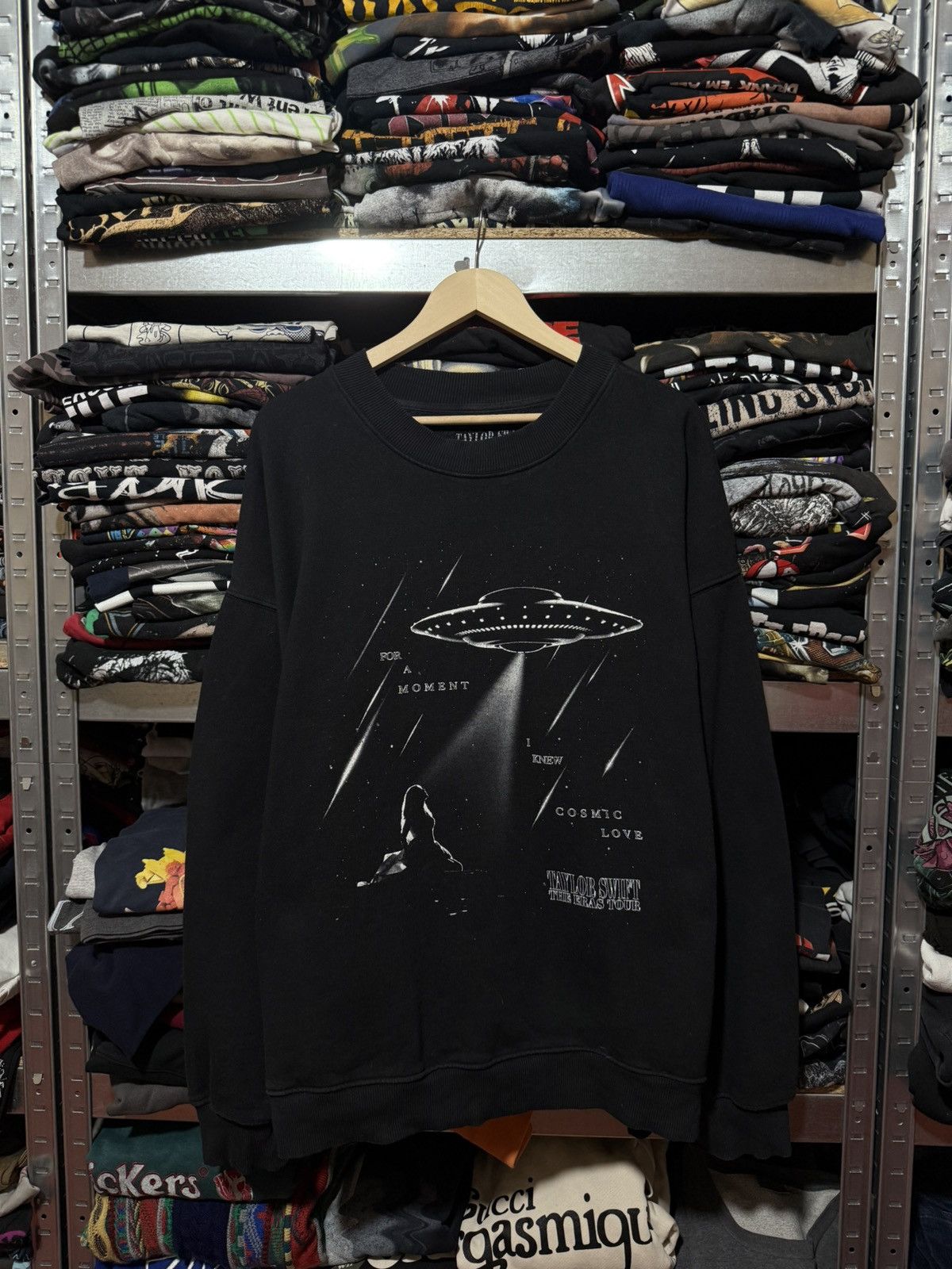 Band Tees TAYLOR SWIFT THE ERAS TOUR 2023 2024 SWEATSHIRT Y2K SIZE 4XL Size US XXL / EU 58 / 5 - 1 Thumbnail