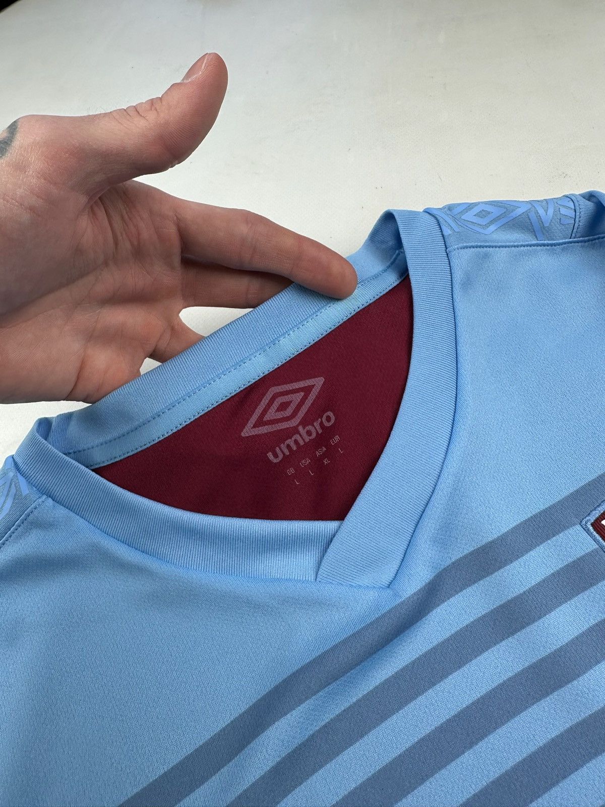 Umbro × Vintage Umbro West Ham United betway Soccer team jersey Size US L / EU 52-54 / 3 - 3 Thumbnail