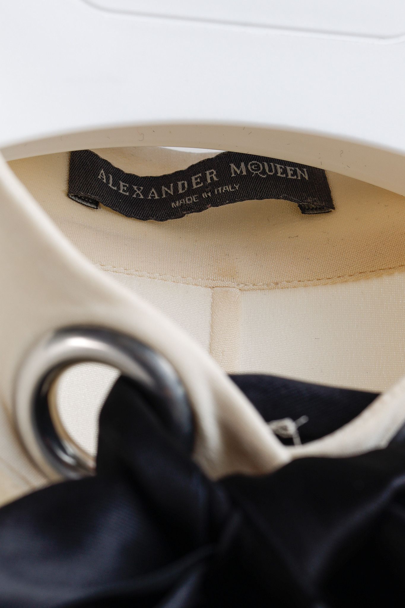 Alexander McQueen Alexander McQueen AW/14 Black Bow Long Sleeve Silk Blouse Size L / US 10 / IT 46 - 4 Thumbnail