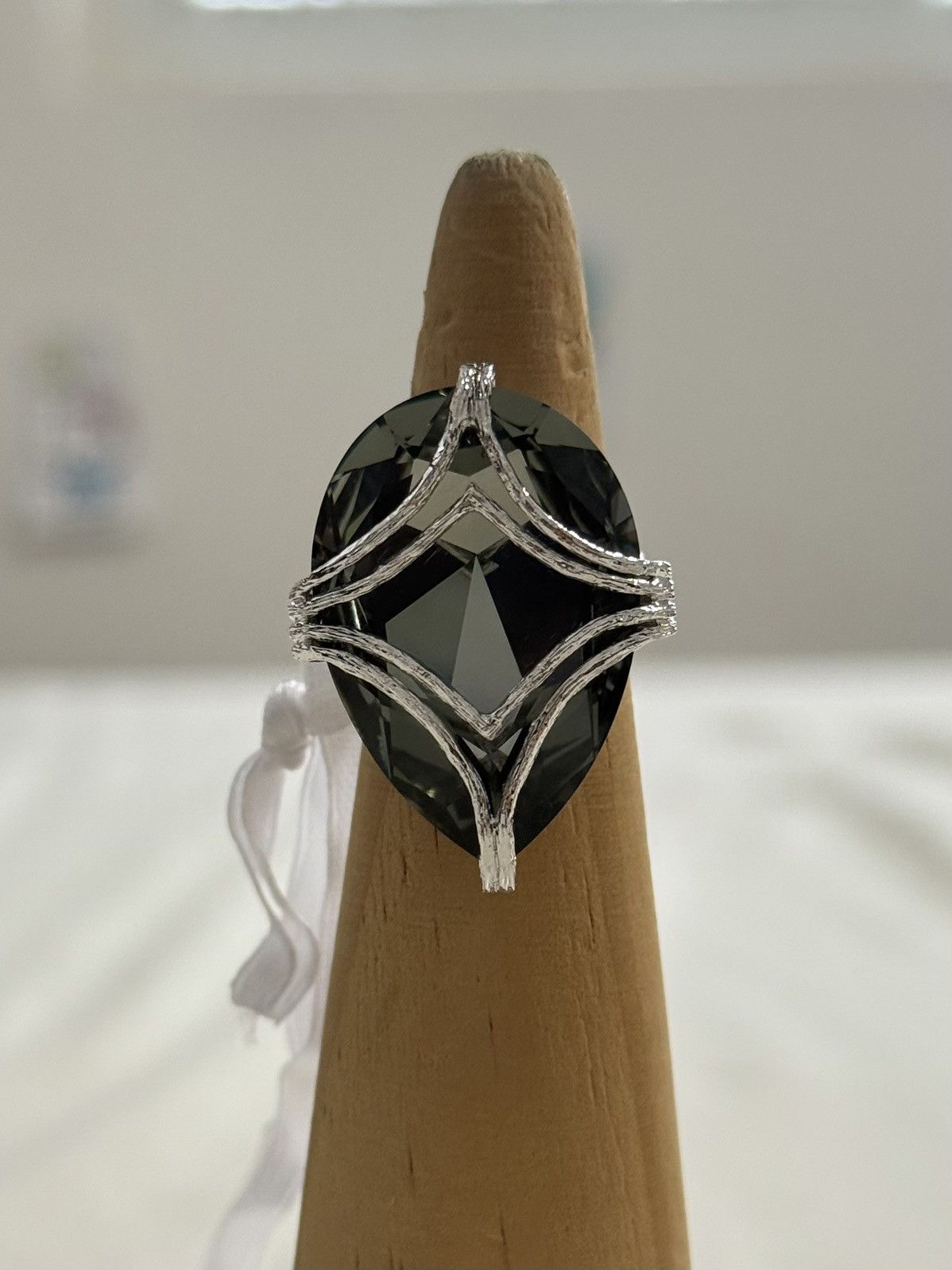 Swarovski Atelier Swarovski x Anthony Nak Smoky color crystal ring/52 Size ONE SIZE - 8 Thumbnail