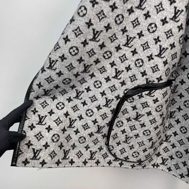 Louis Vuitton Louis Vuitton Black Old Flower Full Print Bathrobe Coat Size XS / US 0-2 / IT 36-38 - 5 Thumbnail