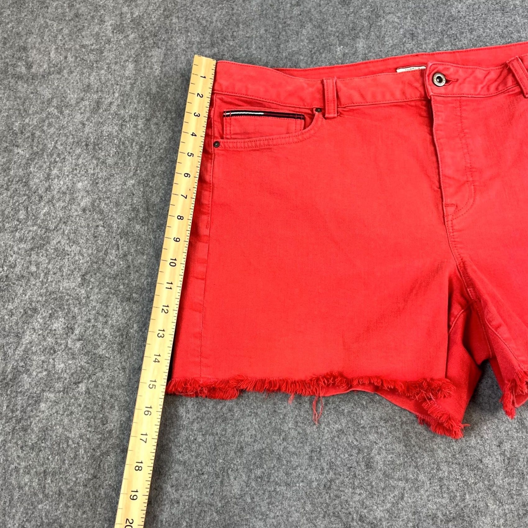 Tommy Hilfiger Tommy Hilfiger Womens Denim Shorts UK 18 W38 Red Fray Hem Short Chino Casual Pants Retro 90s Womens Size 40" / US 18 - 3 Thumbnail