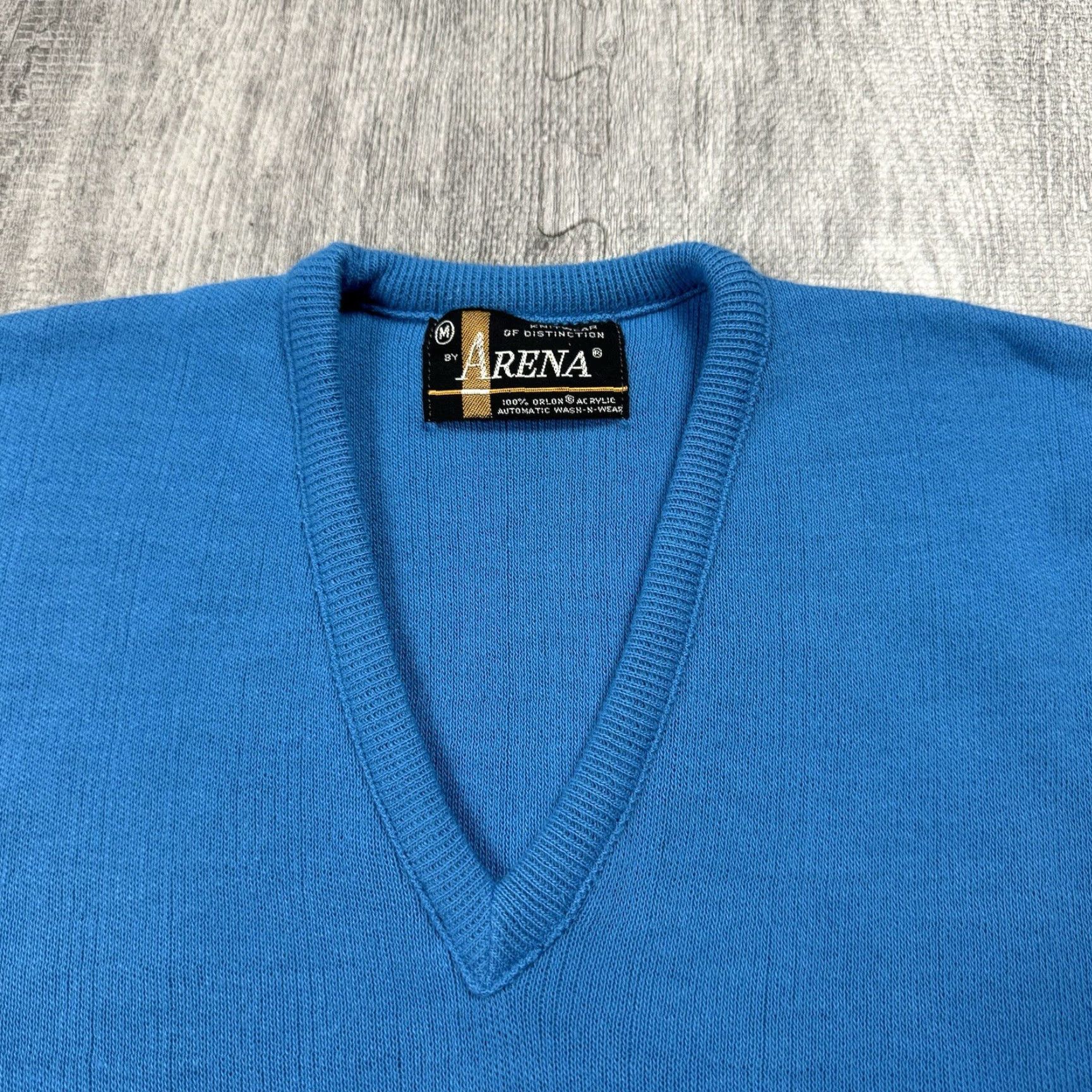 Vintage VINTAGE Arena Mens Orlon Acrylic V-Neck Sweater Electric Blue Medium Preppy Mod Disco Size US M / EU 48-50 / 2 - 2 Thumbnail