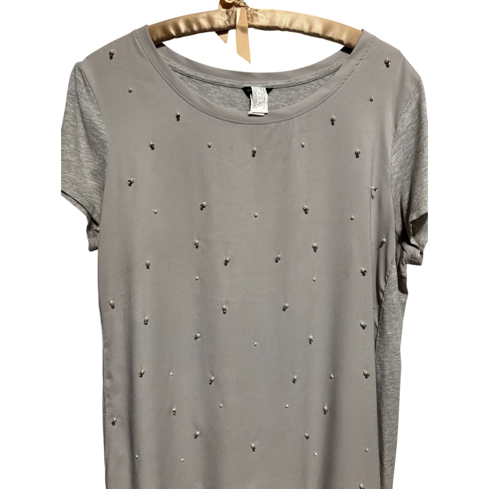 Ann Taylor Ann Taylor Gray Rhinestone Pearl Embellished T Shirt Top Size L / US 10 / IT 46 - 2 Thumbnail