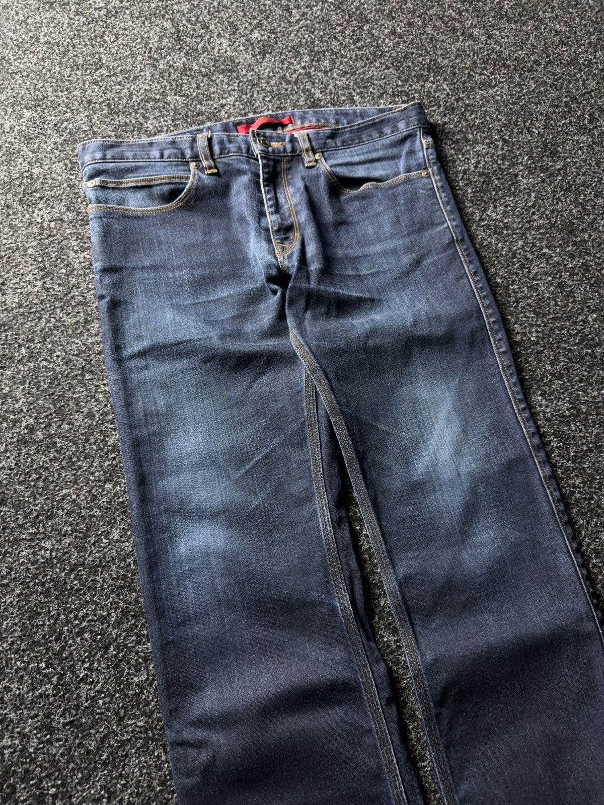 Hugo Boss Luxury Hugo Boss Red Label Straight Fit Dark Wash Jeans Size US 30 / EU 46 - 3 Thumbnail