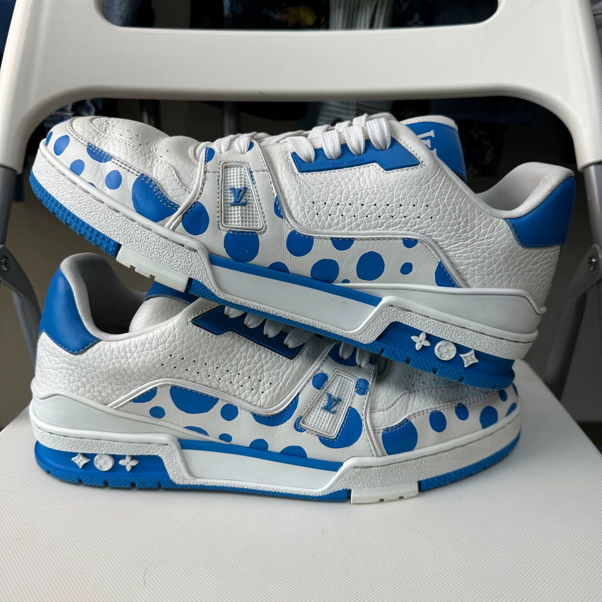 Louis Vuitton Yayoi Kusama x Louis Vuitton Trainer White & Blue 42.5 Size US 9.5 / EU 42-43 - 7 Thumbnail