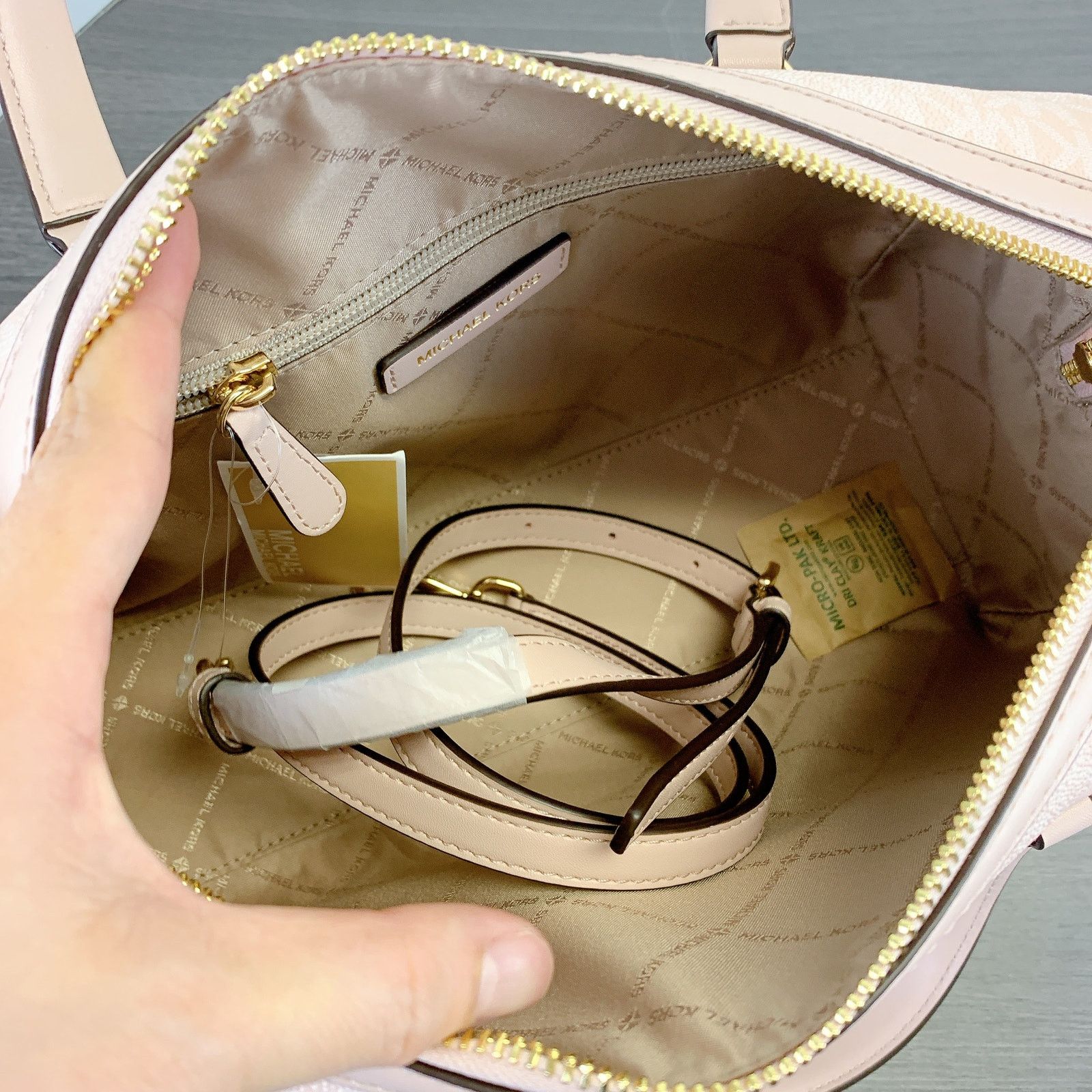 Michael Kors Michael Kors 35S4GTFS2B Jet Set Medium Signature PWDR BLSH Size ONE SIZE - 6 Thumbnail