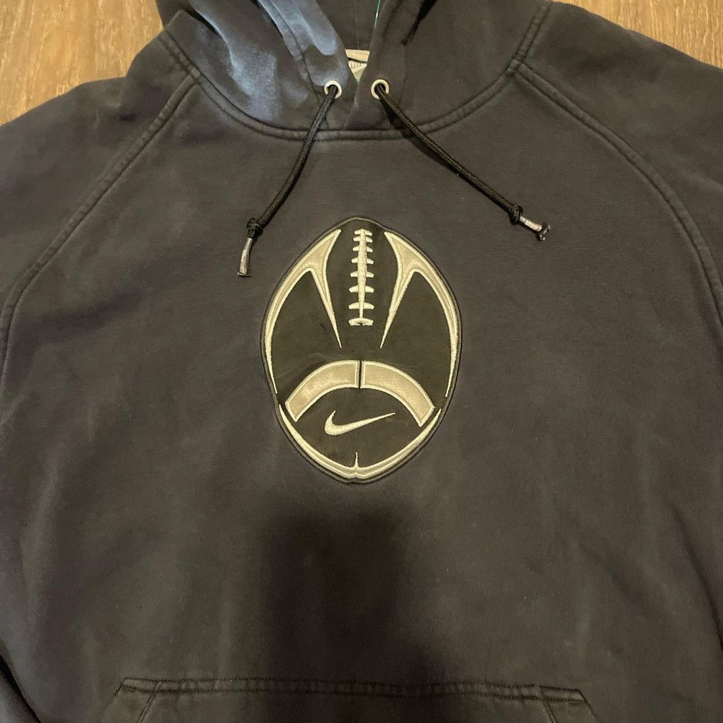 Nike Y2K vintage Nike football hoodie size L Size US L / EU 52-54 / 3 - 3 Thumbnail