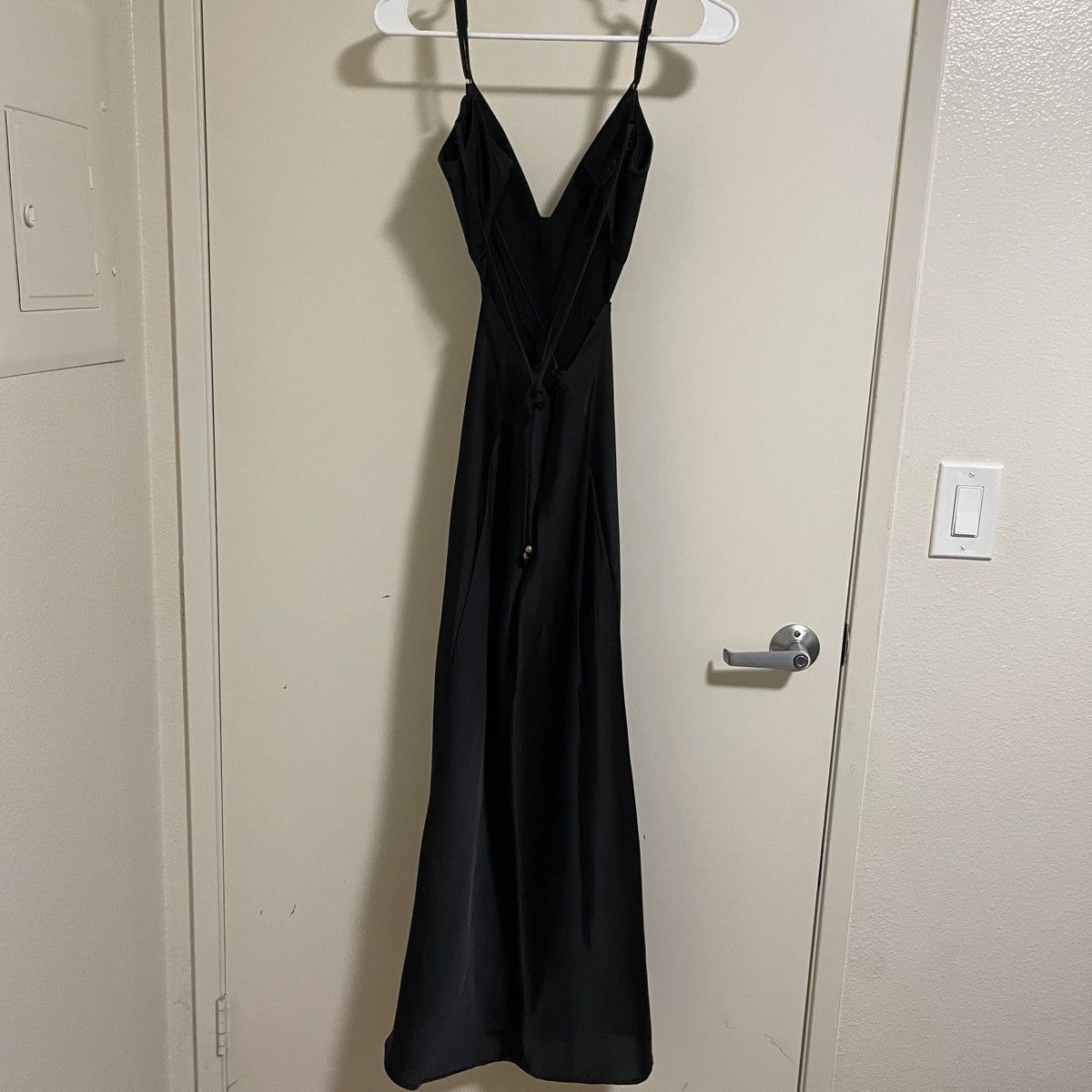 Other 2Bella Women’s Black Sleeveless V-Neck Satin Midi Dress Size M / US 6-8 / IT 42-44 - 2 Thumbnail