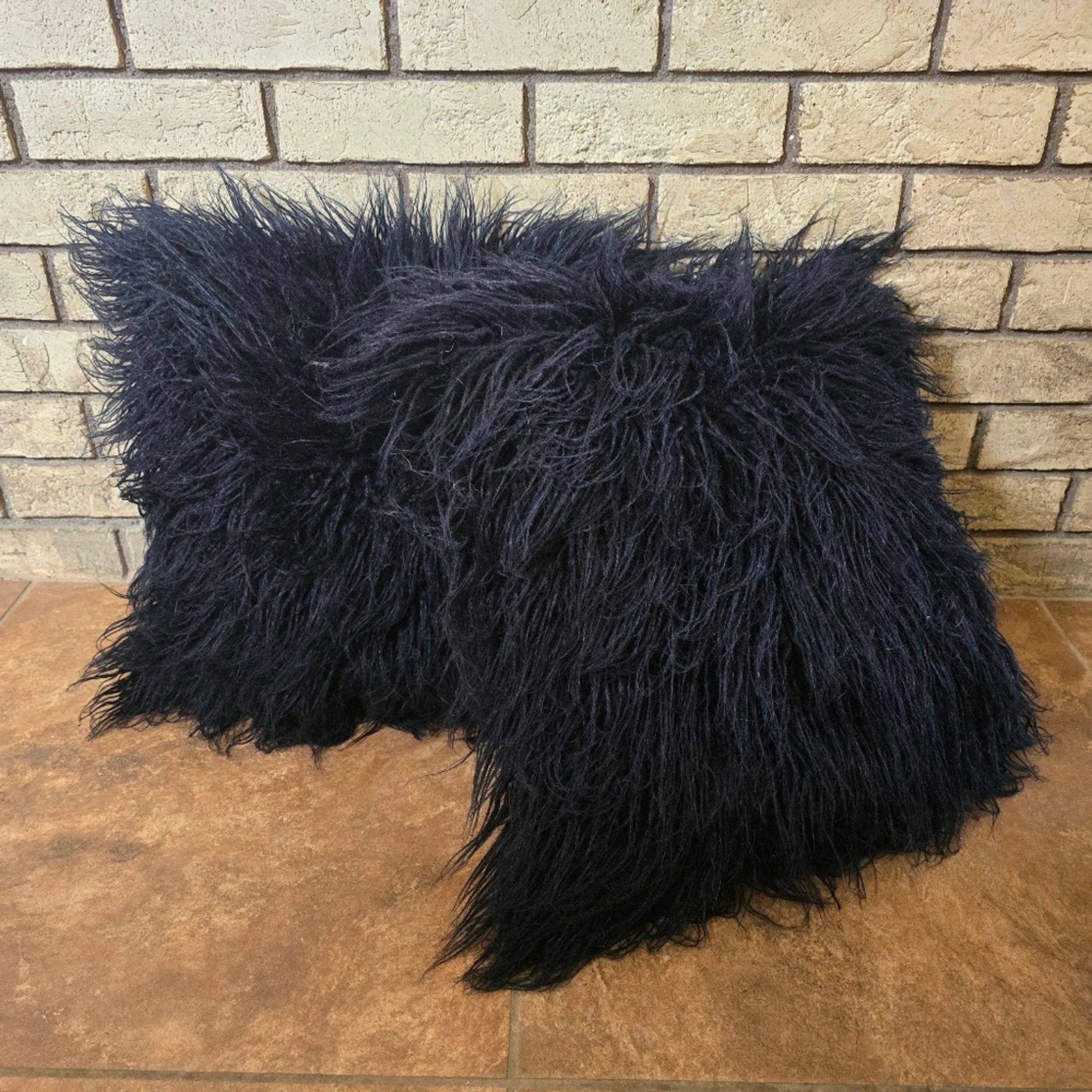 Other Black | ALMOHADA DECORATIVA | Faux Fur Decor Pillow Size ONE SIZE - 1 Thumbnail