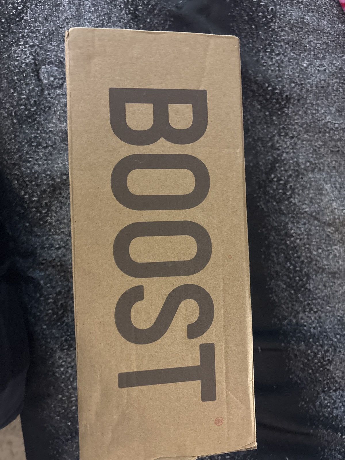 Yeezy Yeezy 350 V2 Marsh Size US 9.5 / EU 42-43 - 2 Thumbnail