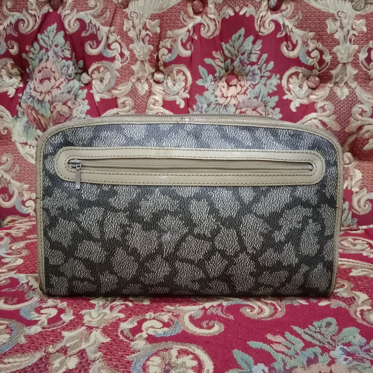 Vintage Vintage Yves Saint Laurent Giraffe Clutch Bag Size ONE SIZE - 5 Thumbnail