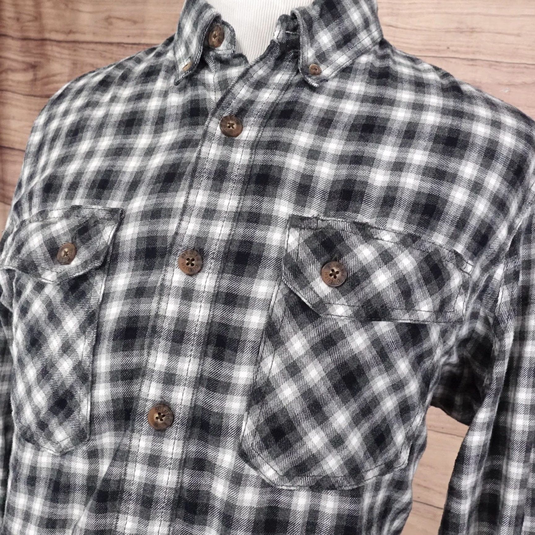 Duluth Trading Company Duluth Trading Co Flannel Shirt Mens L Gray Plaid Button-Down Workwear Shirt Size US L / EU 52-54 / 3 - 2 Thumbnail