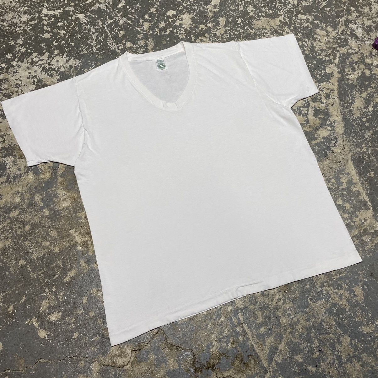 Vintage Vintage White V Neck Blank 80s Single Stitch Tshirt Size US XL / EU 56 / 4 - 7 Thumbnail