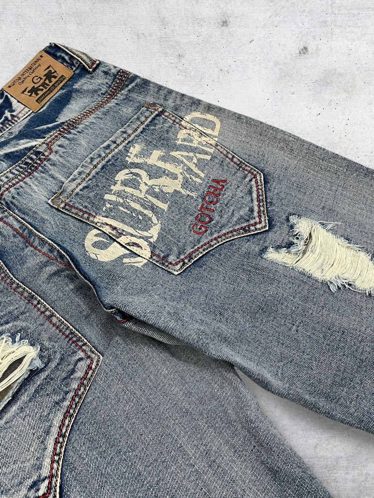 Japanese Brand VINTAGE DESIGNER GOTCHA MULTIPLE FRAYED RIPPED PATCHES DENIM Size US 33 - 12 Thumbnail
