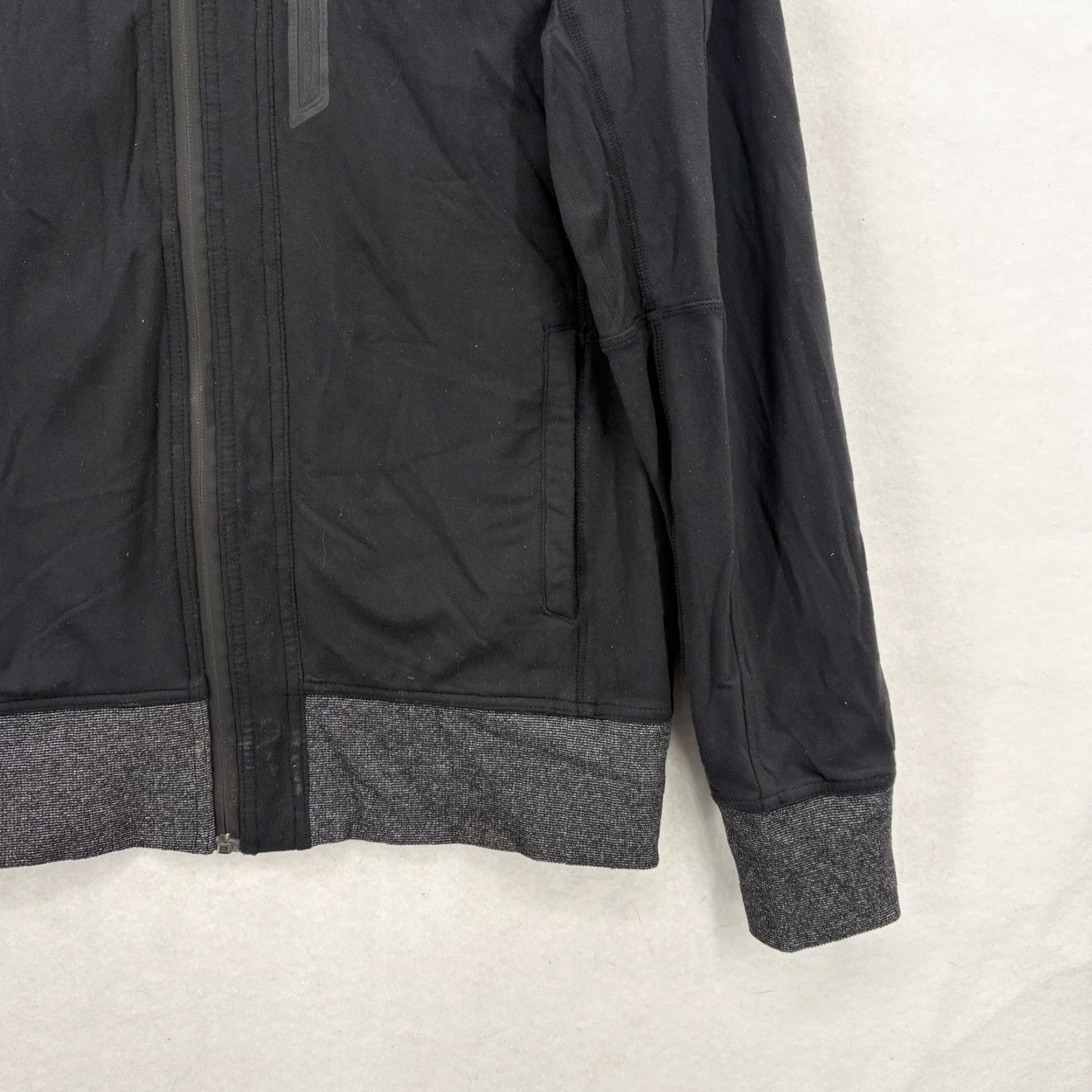 Lululemon Lululemon Jacket Mens Large Black Gray Full Zip Chest Pocket Athletic Jacket Size US L / EU 52-54 / 3 - 3 Thumbnail