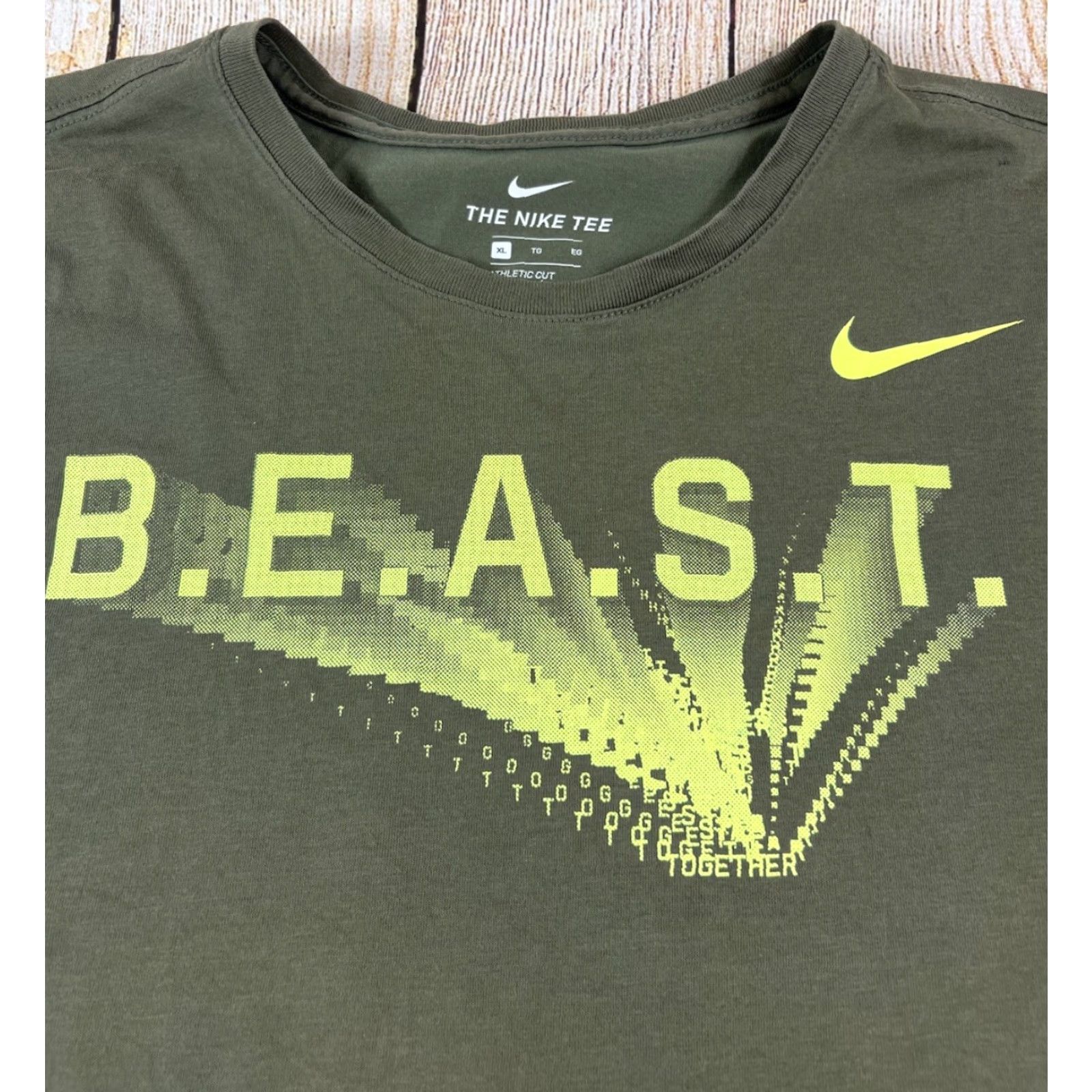 Nike Mens Nike Dri Fit Athletic Cut Beast Green Shirt XL Size US XL / EU 56 / 4 - 2 Thumbnail