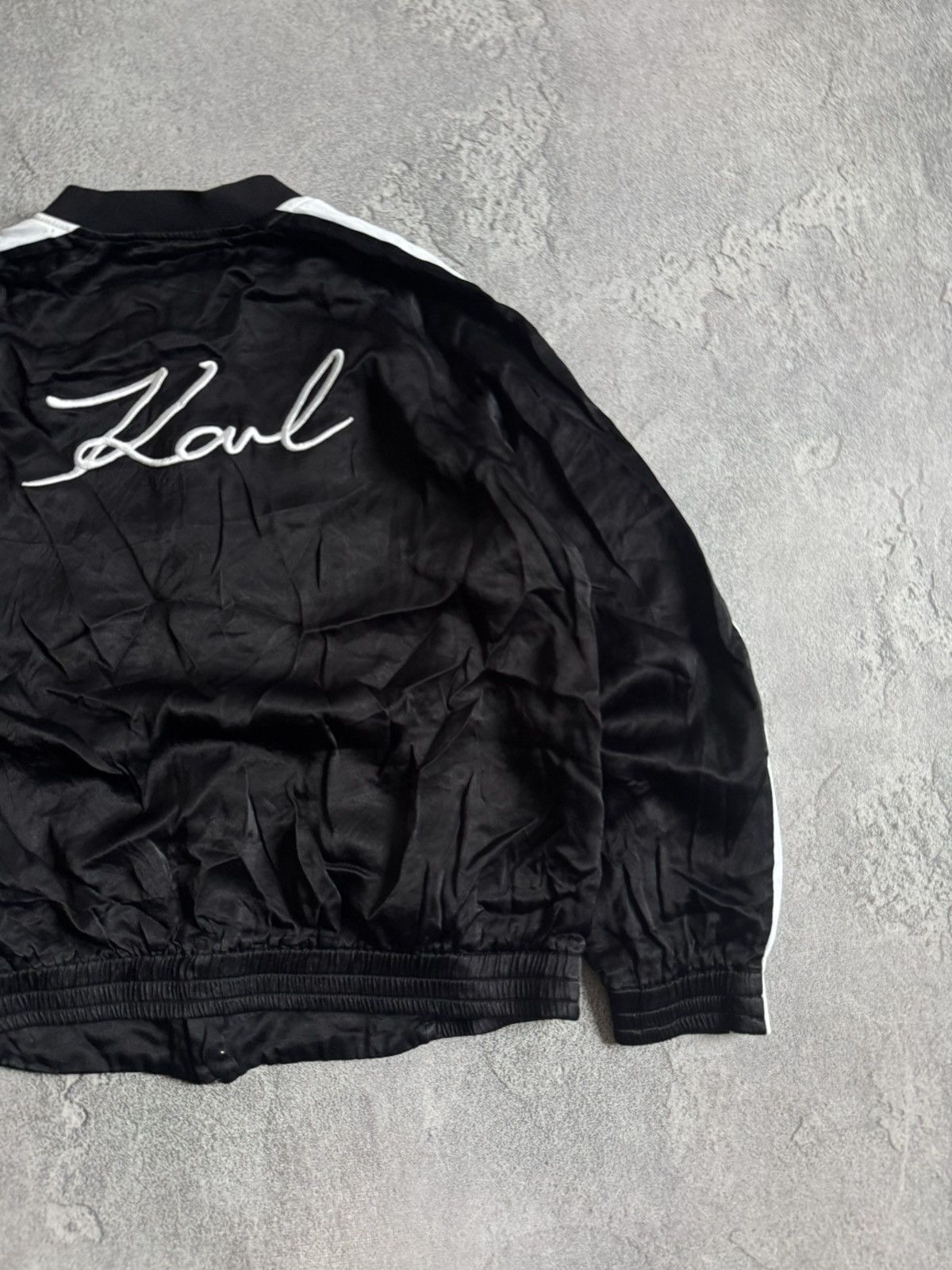 Karl Lagerfeld Karl Lagerfeld IT48/FR44/EU42 bomber zip jacket big logo Size L / US 10 / IT 46 - 14 Thumbnail