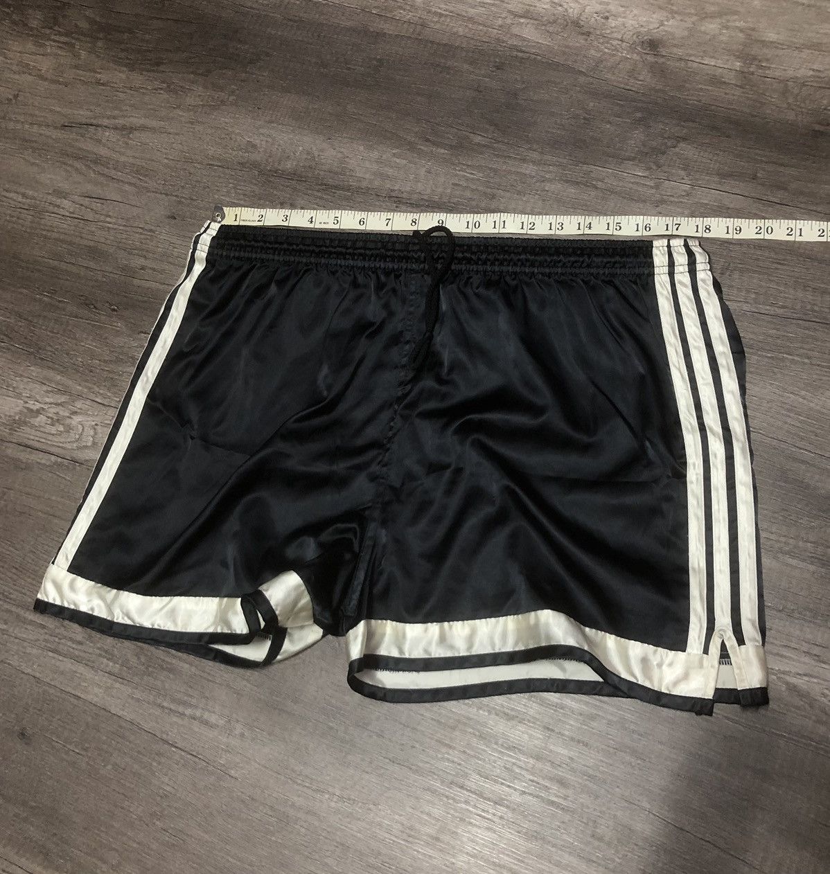 Adidas × Vintage Vintage Adidas Short Pant Sportswear Stretchable Waist Size US 34 / EU 50 - 12 Thumbnail