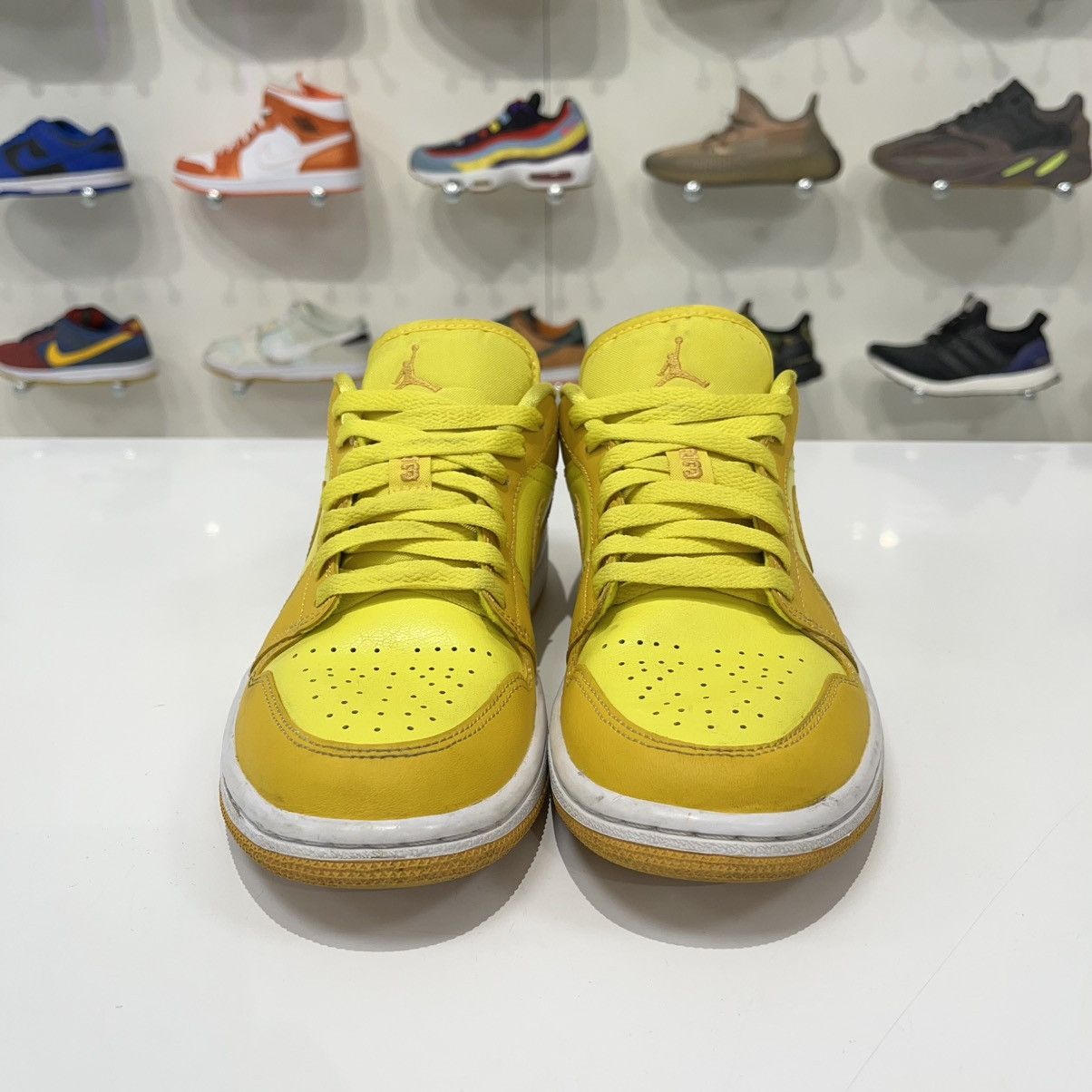 Nike Air Jordan 1 Low Yellow Strike (W) Size US 7 / IT 37 - 9 Thumbnail