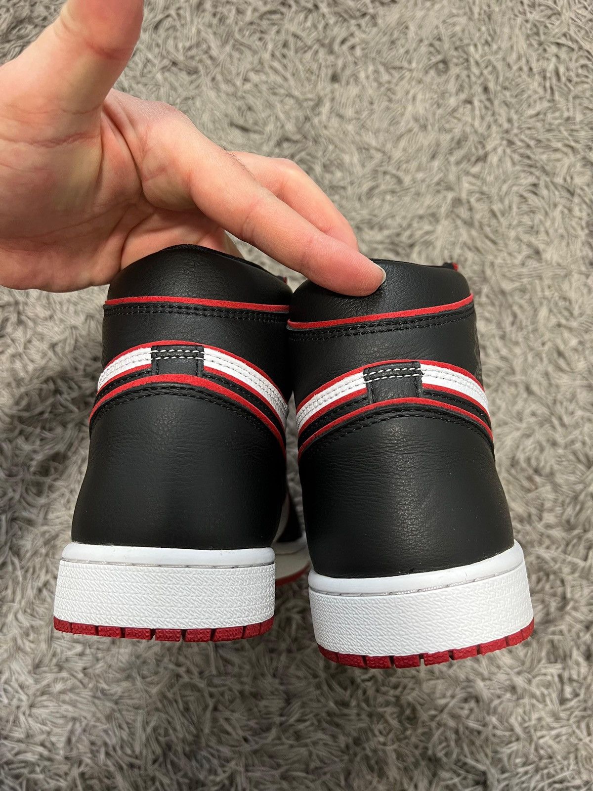 Nike Jordan 1 retro high Bloodline Size US 9 / EU 42 - 4 Thumbnail
