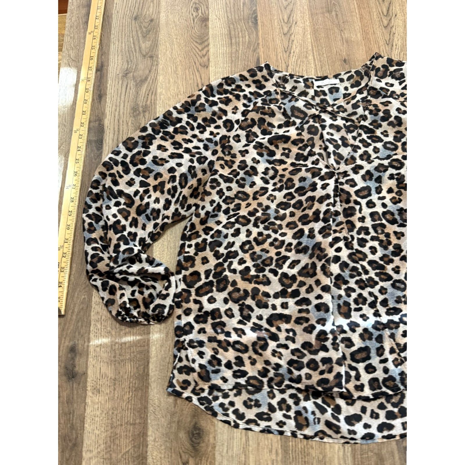 Vintage Maurices Blouse Womens Large Brown Black Cheetah Print Long Sleeve V-Neck Modern Leopard Shirt Womens Large Brown Cheetah Print V-Neck Maurices Blouse Size L / US 10 / IT 46 - 3 Thumbnail