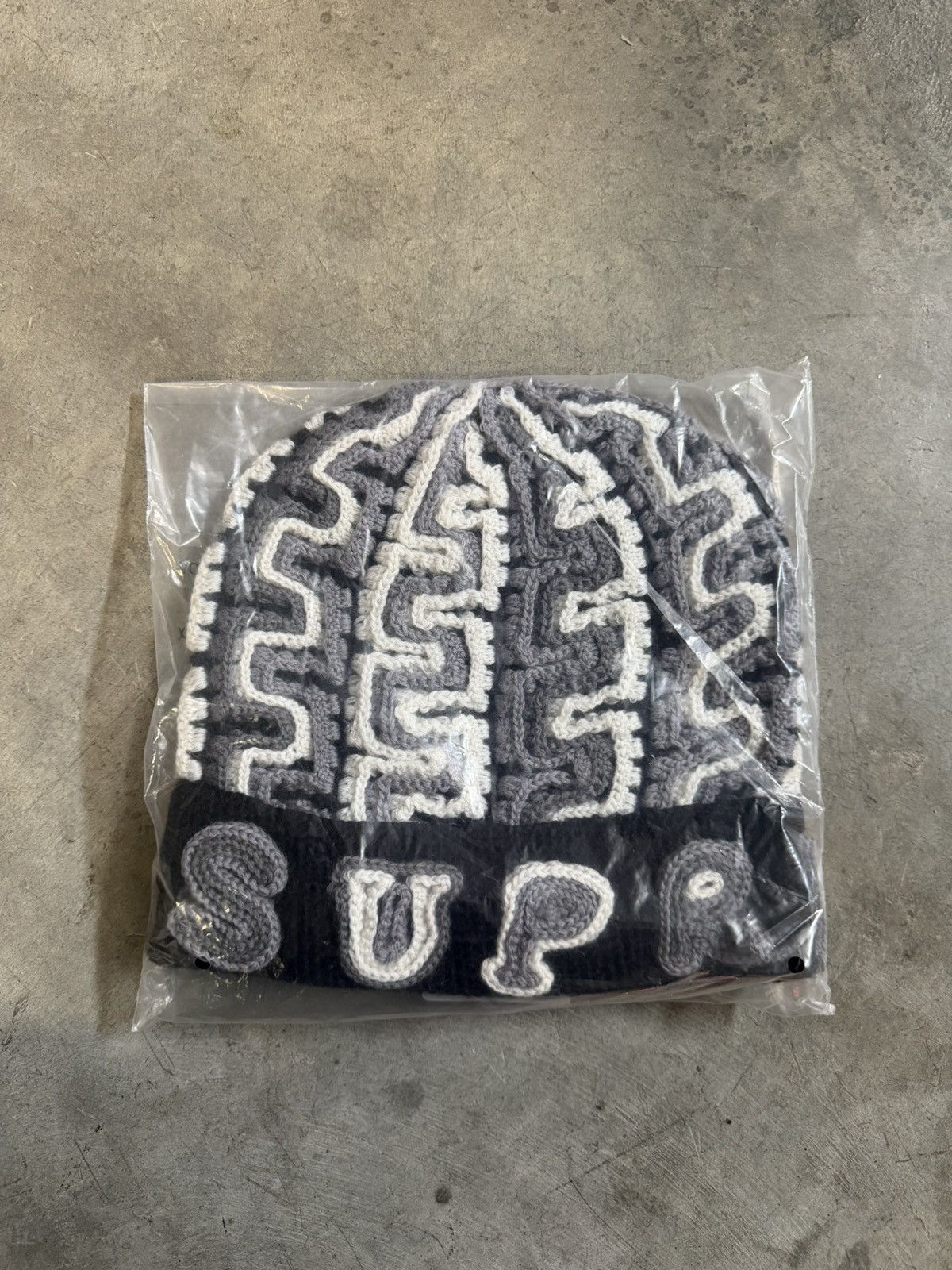Supreme Supreme Yarn Appliqué Beanie ‘Black’ Size ONE SIZE - 1 Thumbnail